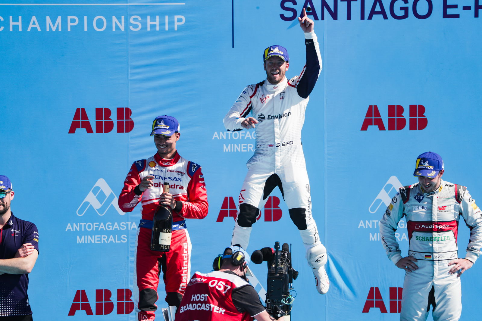 Bird wins Santiago thriller after Buemi crashes out
