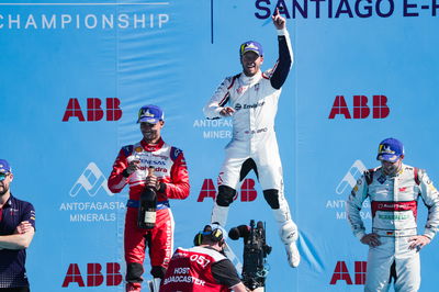 Bird wins Santiago thriller after Buemi crashes out