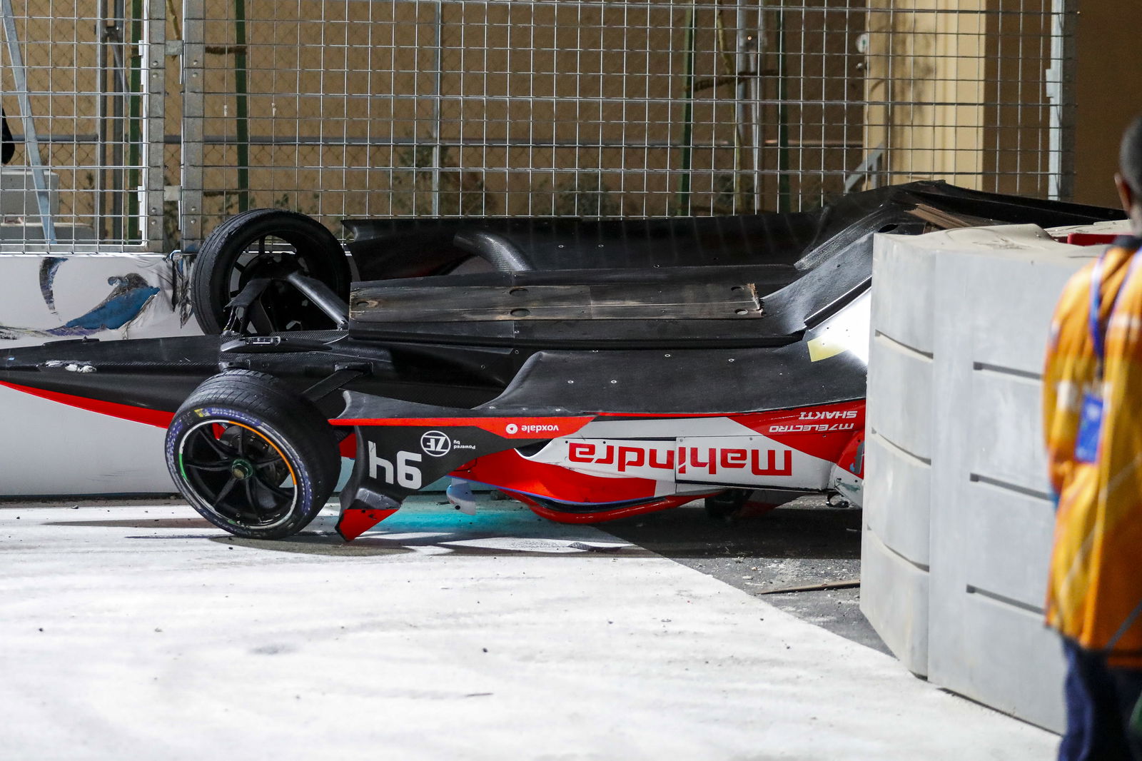 Lynn “100 percent fine” after dramatic crash in second Diriyah Formula E race