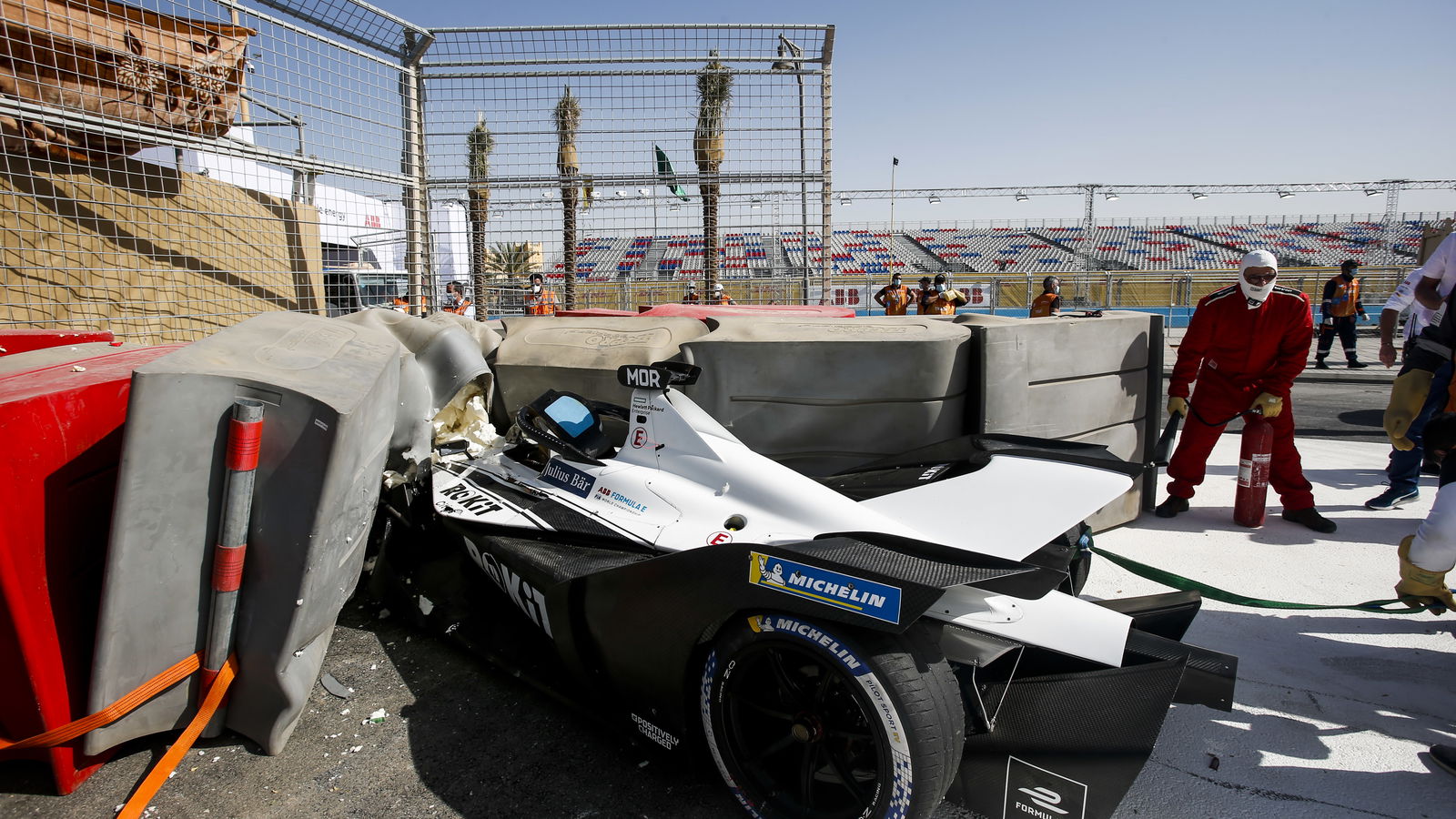 Mercedes, Venturi Formula E teams cleared to race in Diriyah