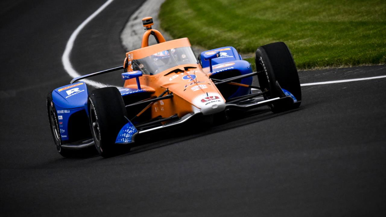 Scott Dixon on track in practice 