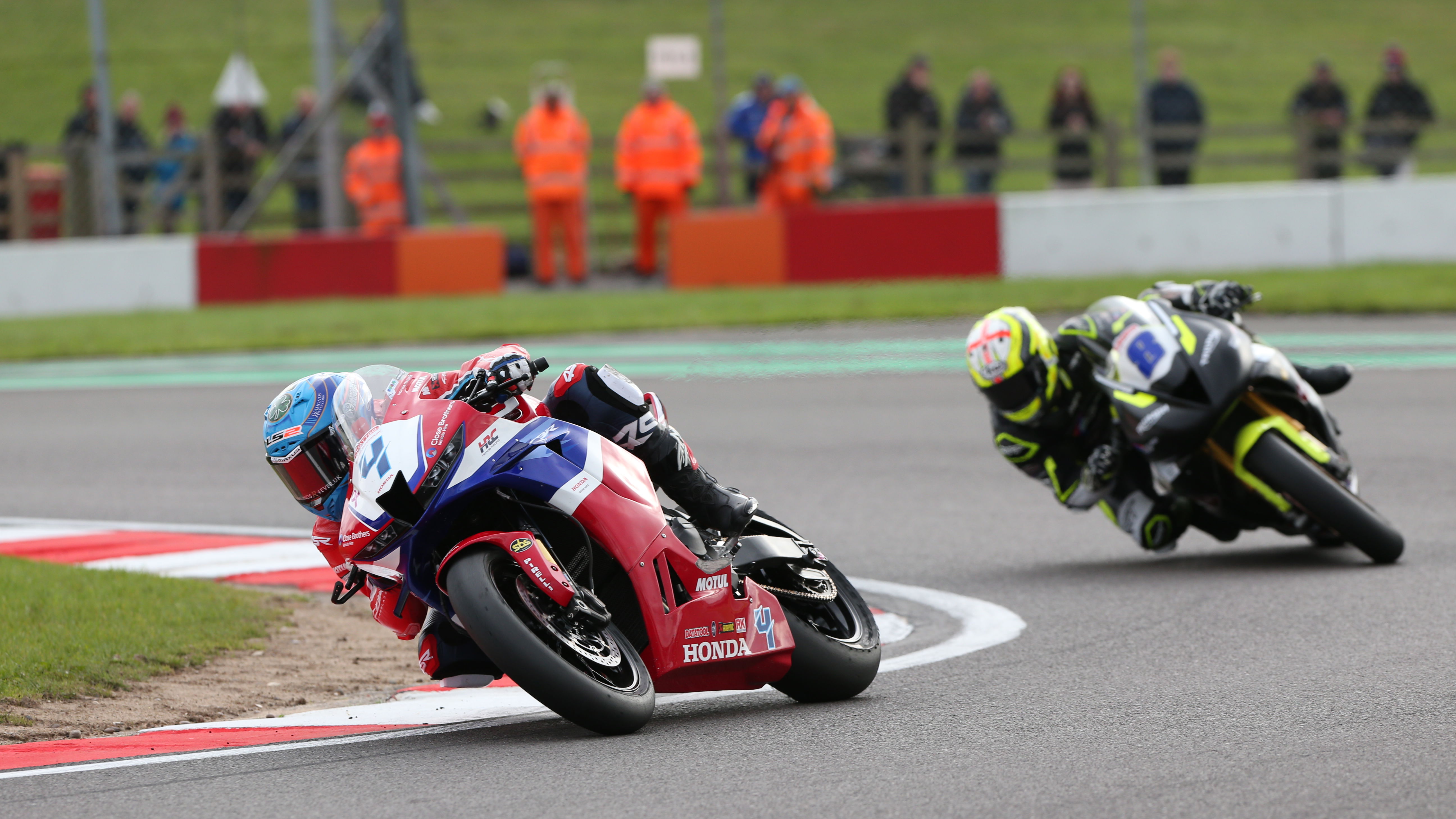 Jack Kennedy, Luke Stapleford, 2024 Donington Park BSB, Supersport. Credit: Honda Racing UK.