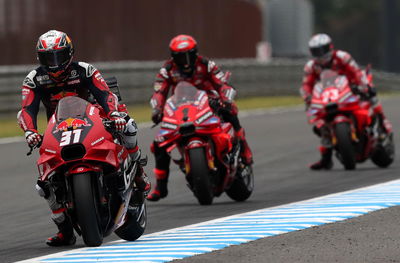 Pedro Acosta leads, 2024 Japanese MotoGP Sprint