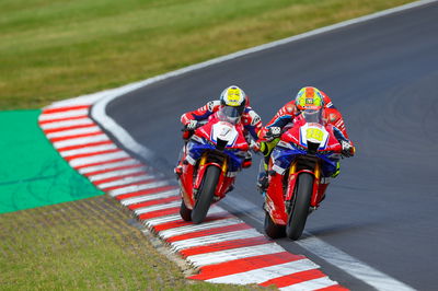 Andrew Irwin leads Tommy Bridewell, 2024 Brands Hatch BSB. Credit: Honda Racing UK.