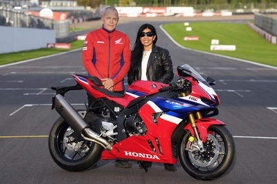 Havier Beltran with DAO Racing team owner Sommai Nantakoon with a Honda CBR1000RR-R. Credit: British Superbike Championship.