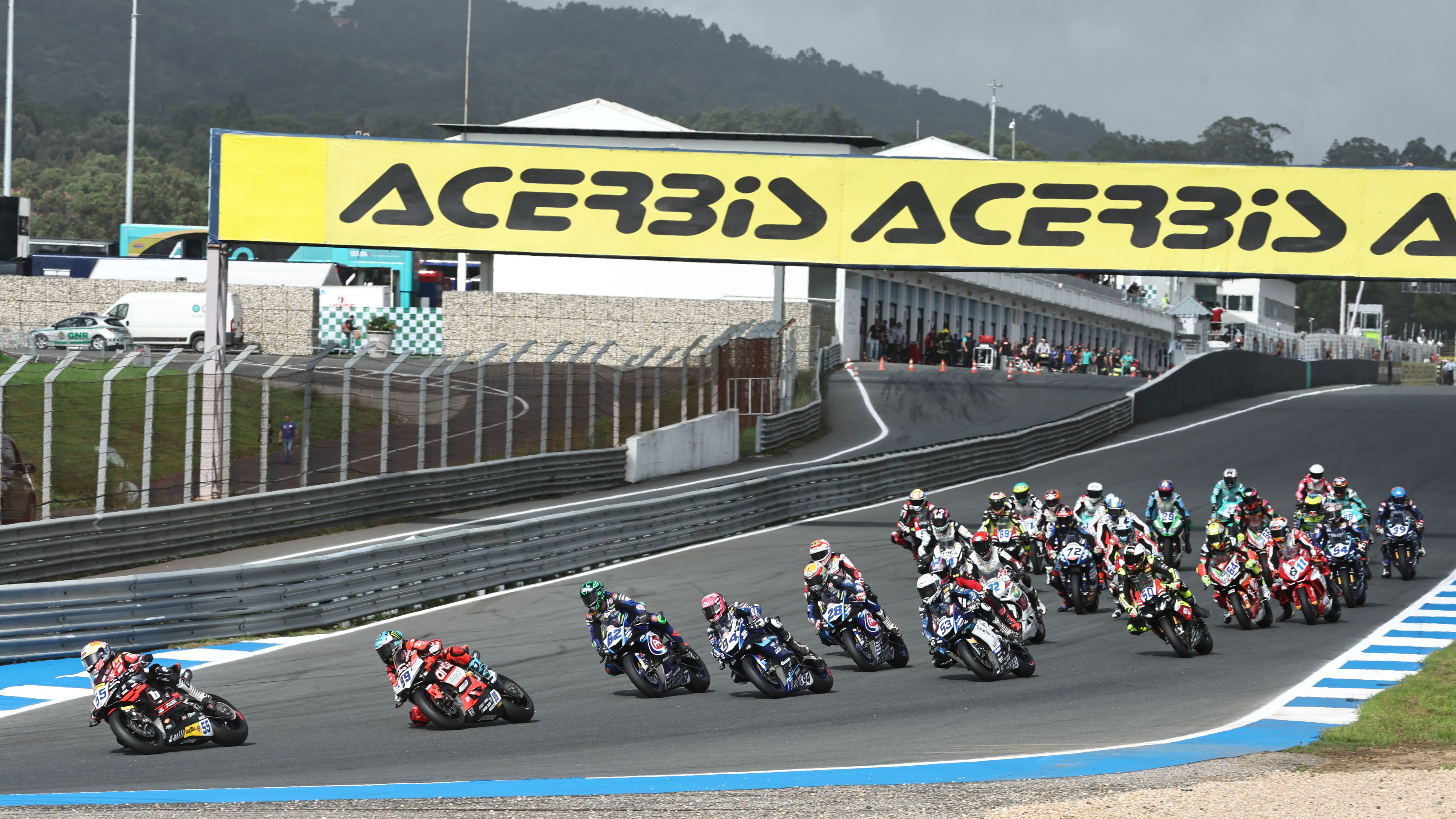 WorldSSP race start, 2024 Estoril WorldSBK. Credit: Gold and Goose.