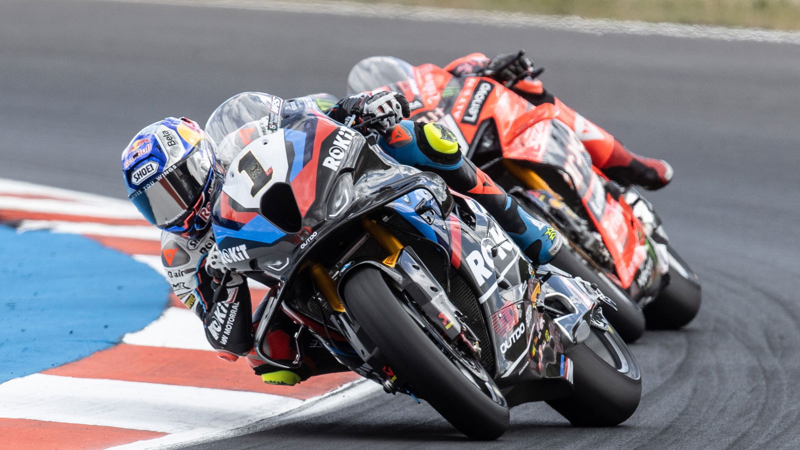 Toprak Razgatlioglu leads Nicolo Bulega, 2025 Czech WorldSBK. Credit: Gold and Goose.