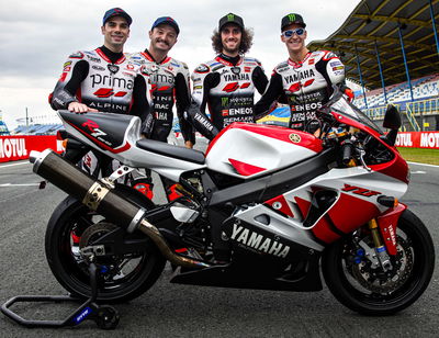 Yamaha MotoGP riders with 1999 R7 livery at Assen.