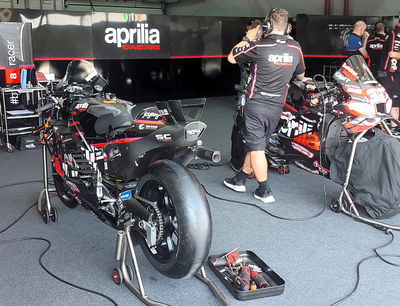 Rear wing, exhaust on Lorenzo Savadori's Aprilia at Aragon MotoGP test