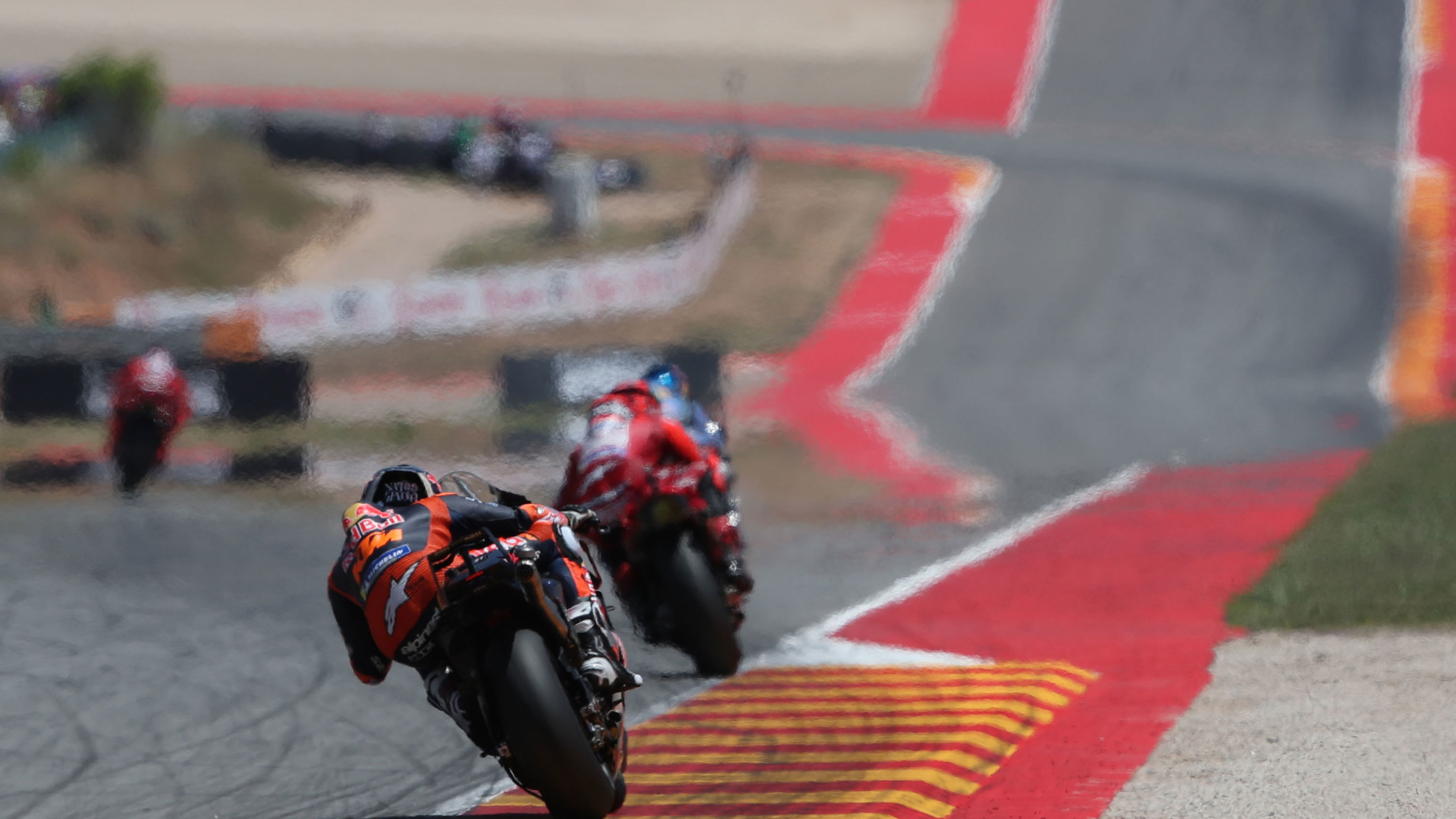 Pedro Acosta chases Francesco Bagnaia, 2025 MotoGP Aragon Grand Prix. Credit: Gold and Goose.