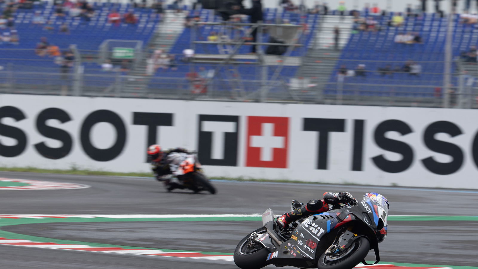 Toprak Razgatlioglu leads Sam Lowes, 2025 Hungarian WorldSBK. Credit: Gold and Goose.