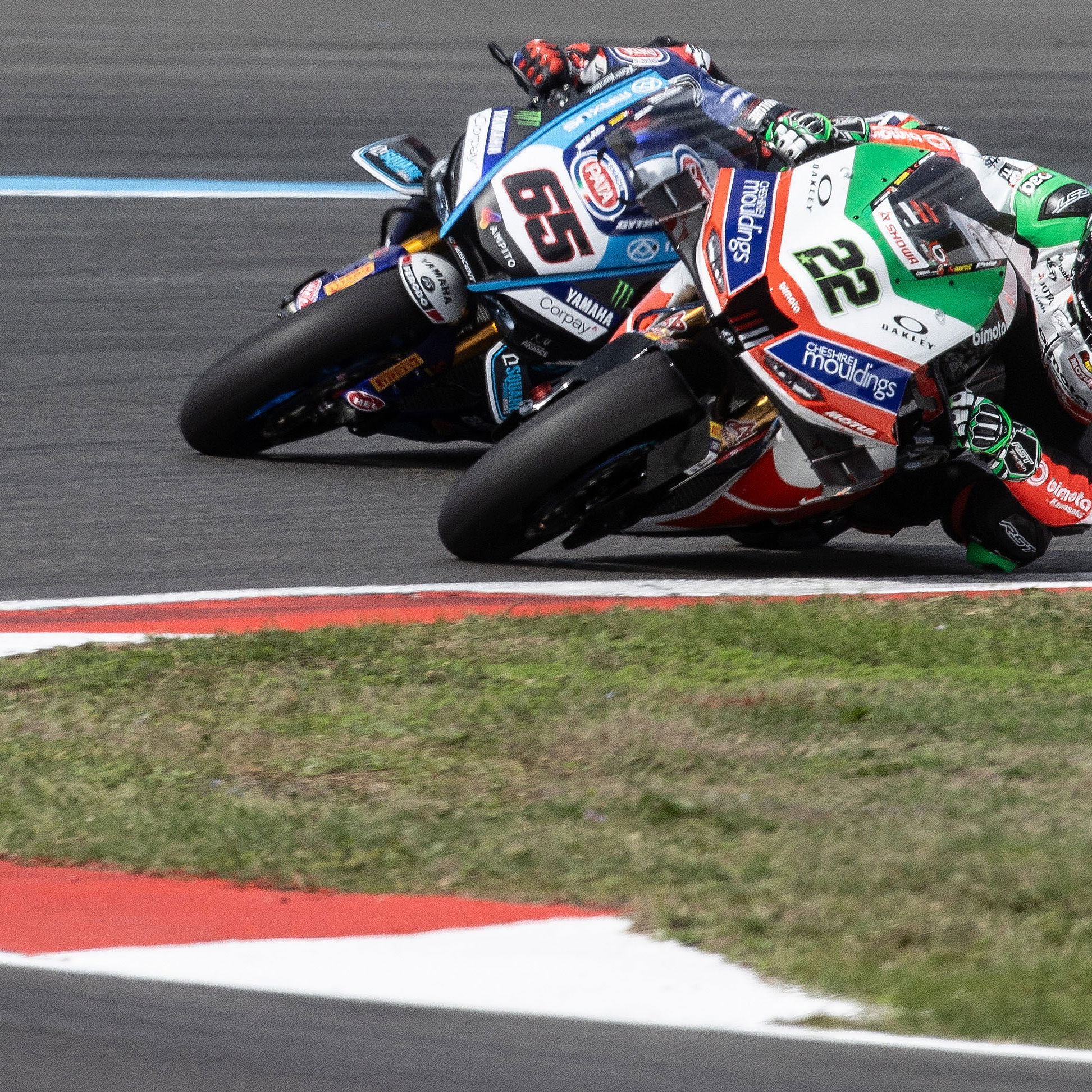 Alex Lowes, Jonathan Rea, 2025 French WorldSBK. Credit: Gold and Goose.