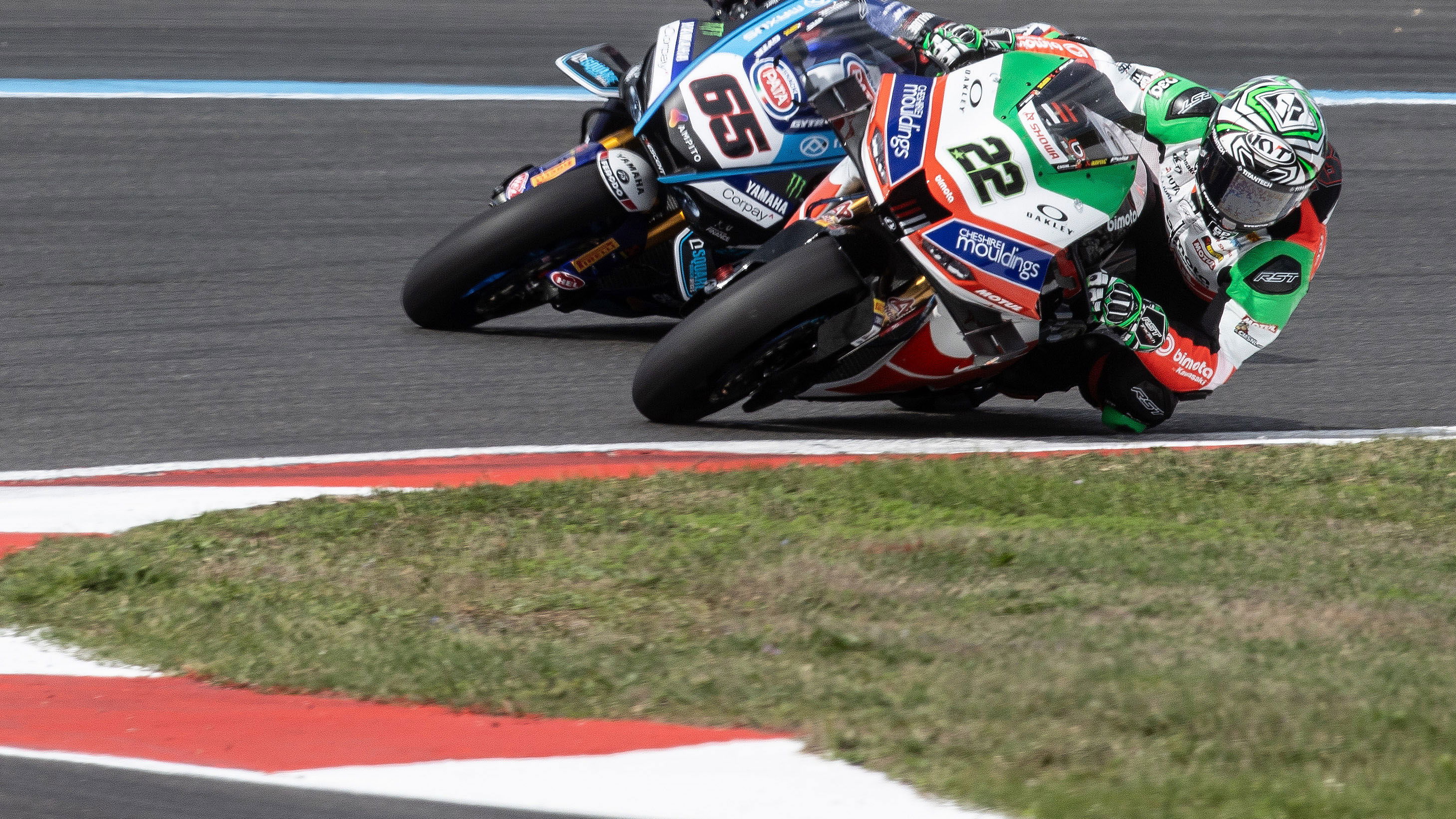 Alex Lowes, Jonathan Rea, 2025 French WorldSBK. Credit: Gold and Goose.