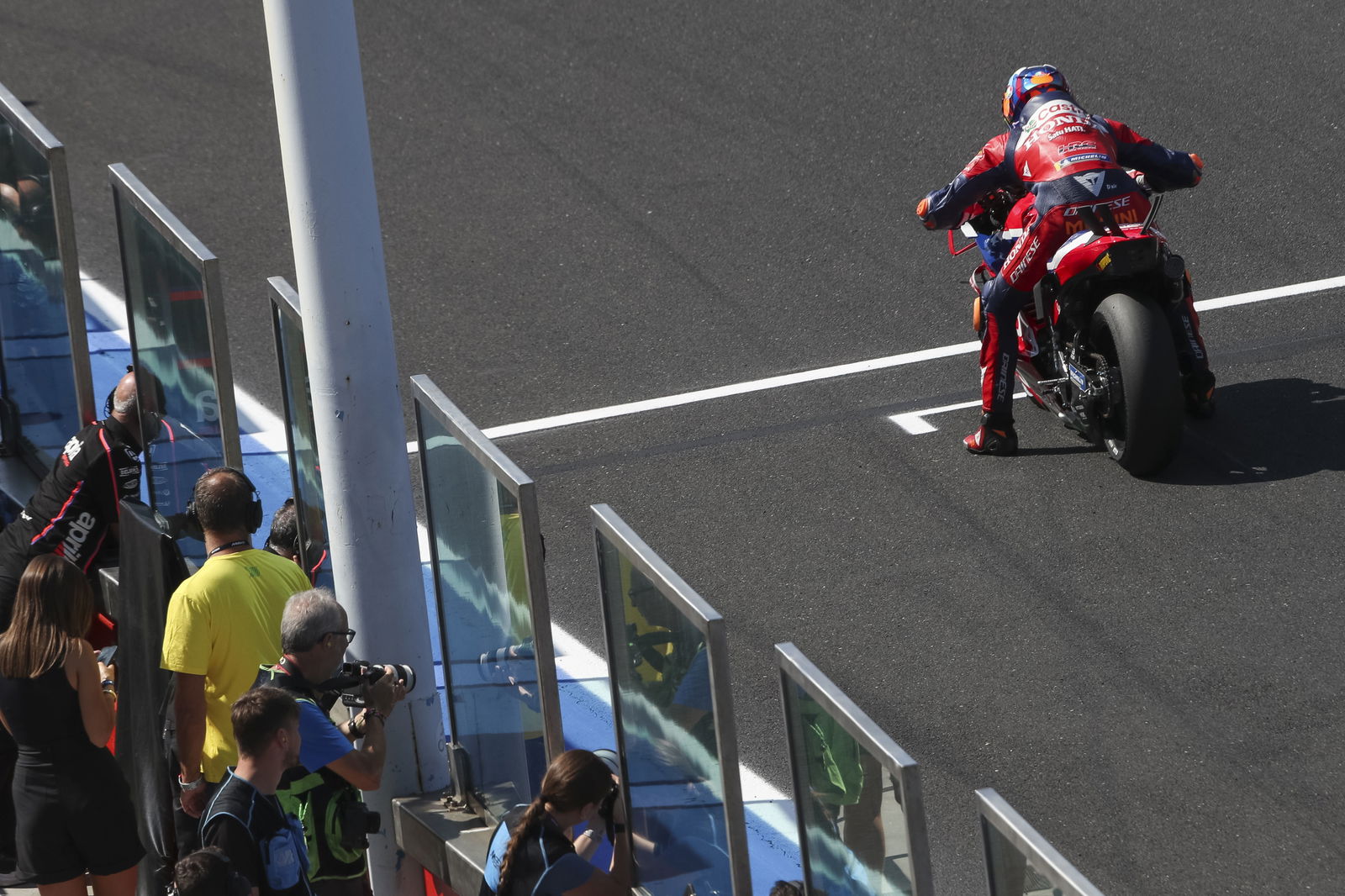 Luca Marini, 2025 MotoGP San Marino Grand Prix, practice start. Credit: Gold and Goose.