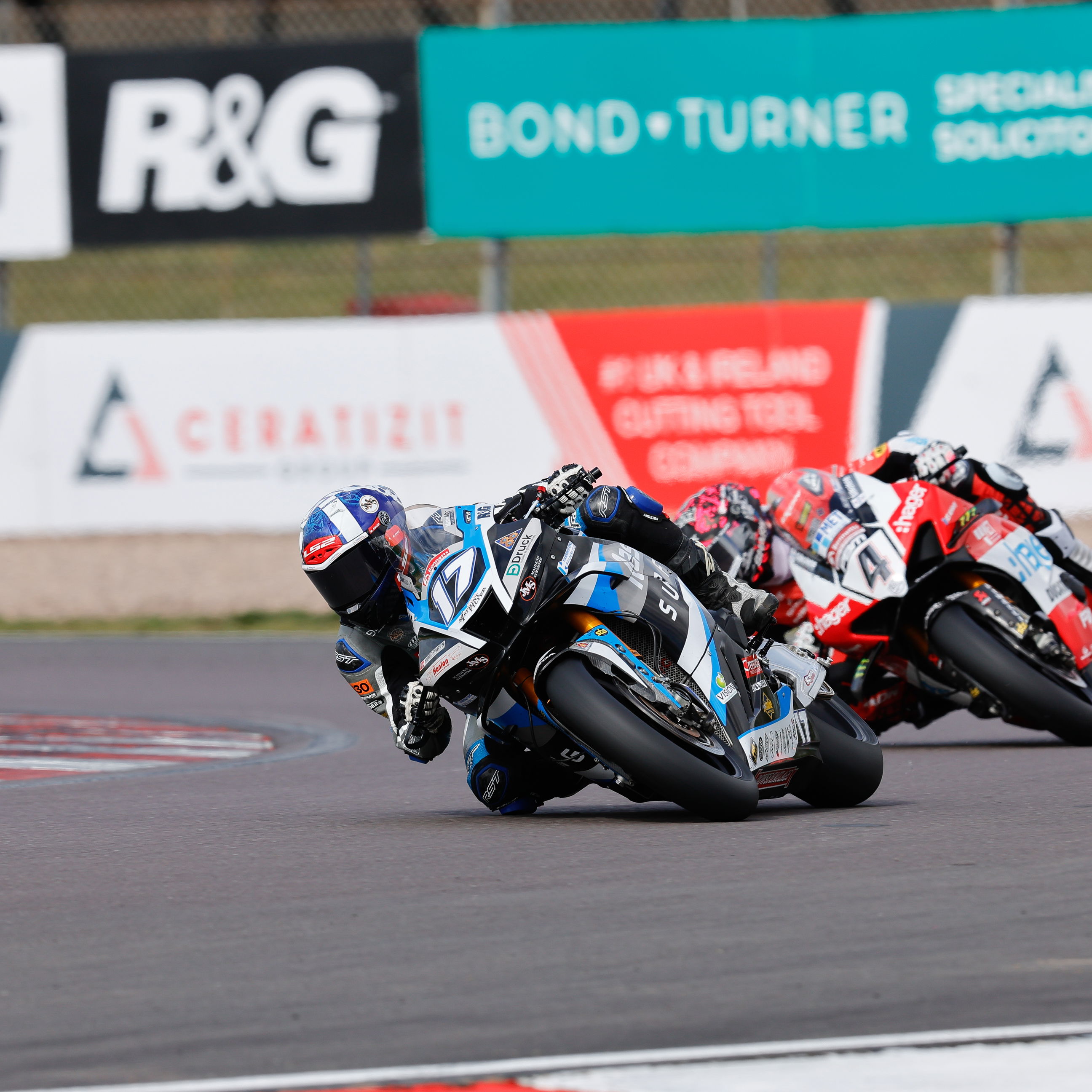 John McPhee, Scott Redding, 2025 Donington Park (2) BSB. Credit: Ian Hopgood Photography.
