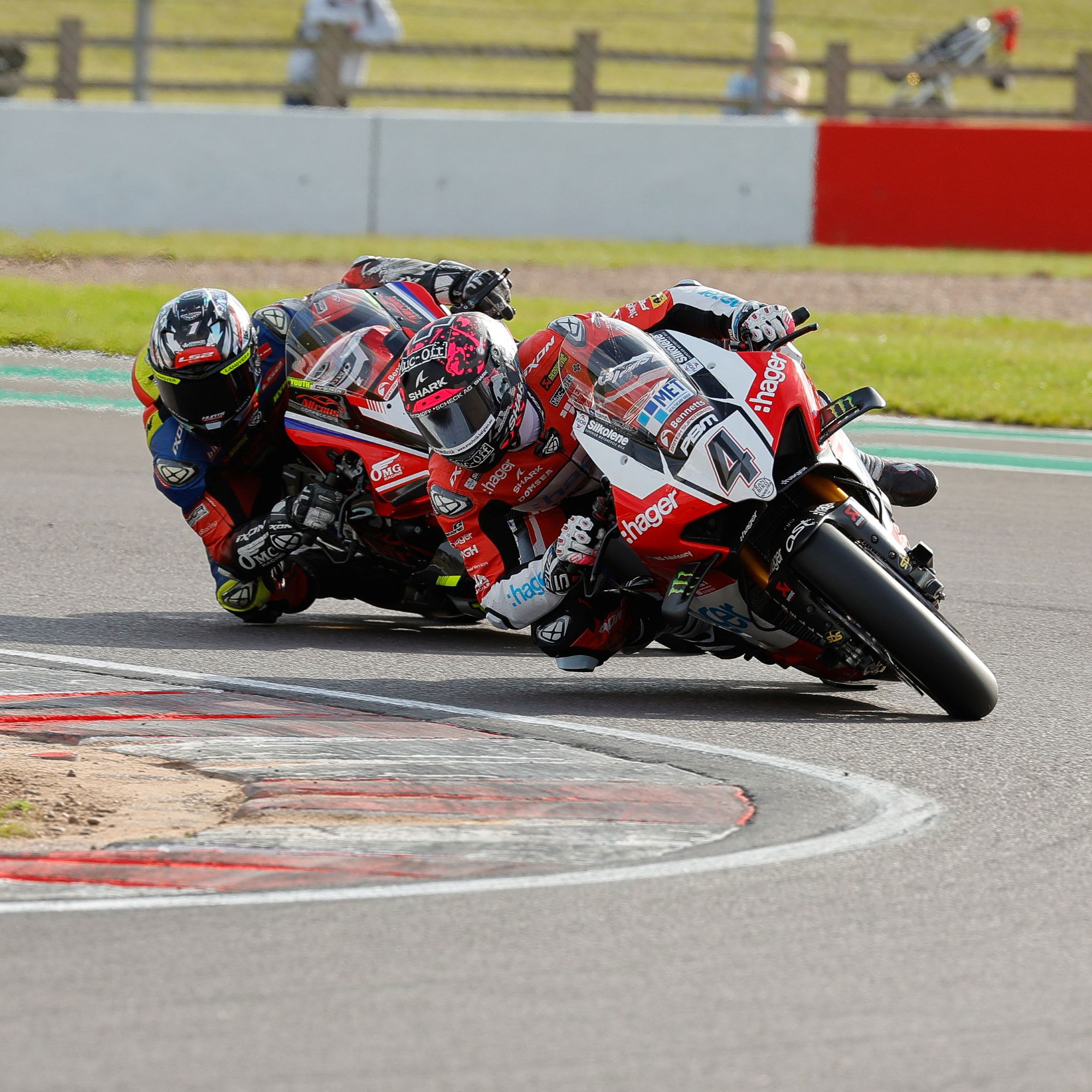 Kyle Ryde lines up Scott redding, 2025, BSB, Donington Park