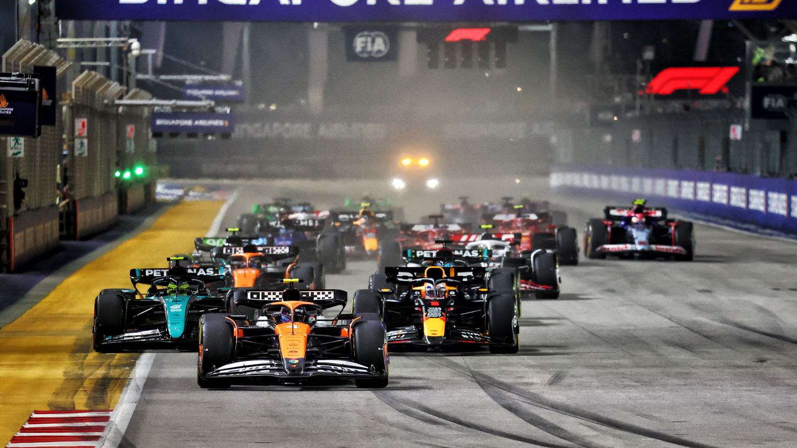 The start of the 2024 Singapore Grand Prix