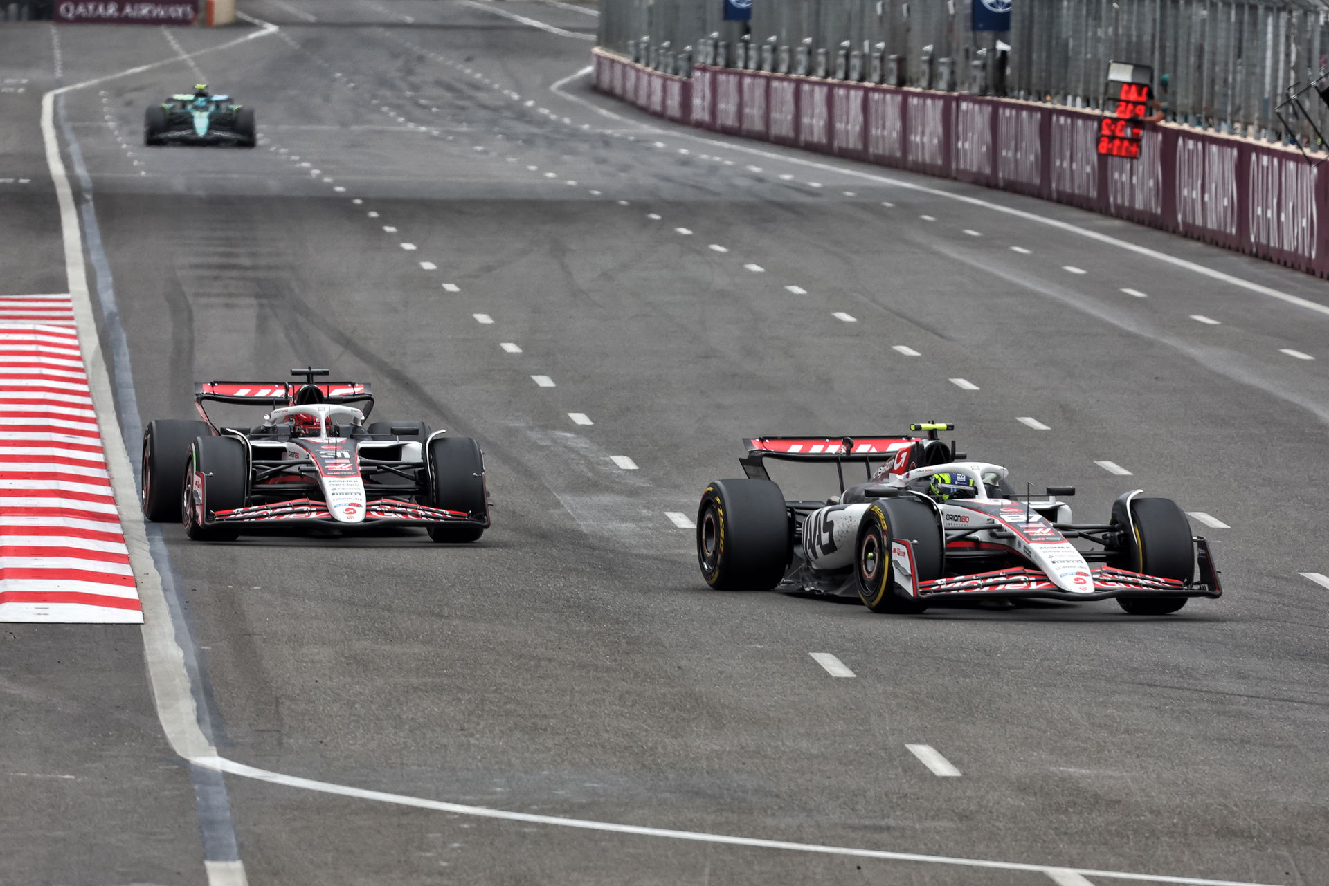 Haas Duo en la pista
