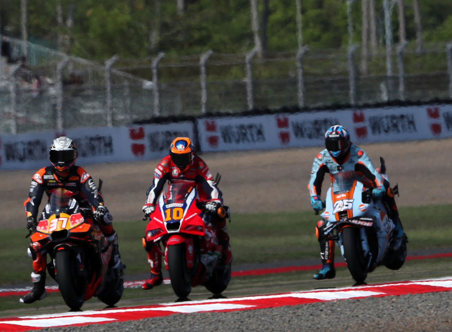 Raul Fernandez Stoppee is located behind Marquez's Acosta. 2025 Indonesian MotoGP