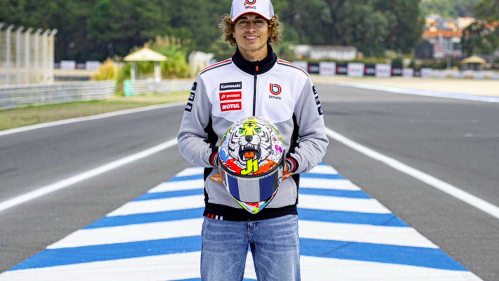 Axel Bassani with one-off helmet at 2025 Spanish WorldSBK. Credit: Instagram/Axel Bassani.