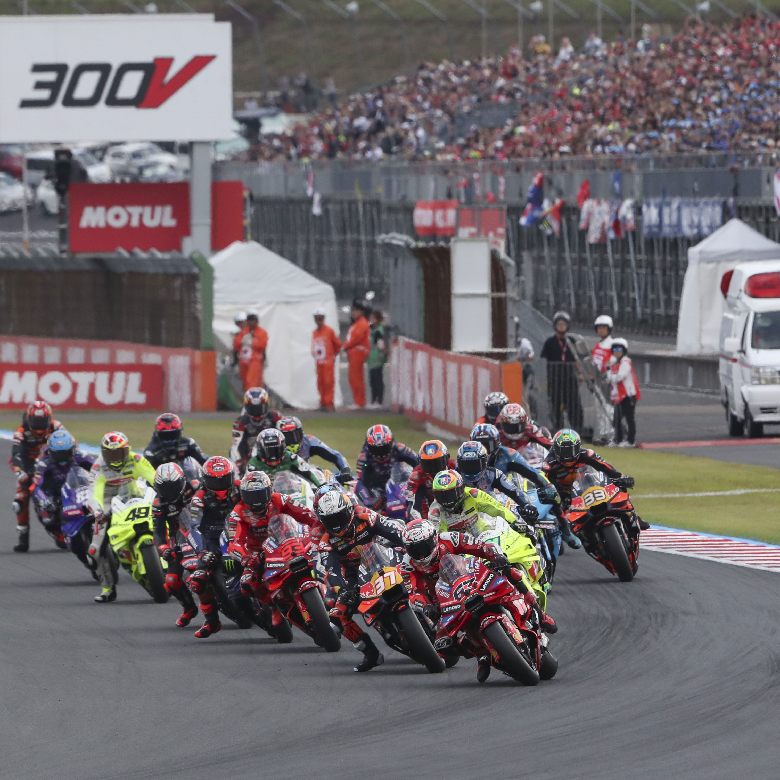 MotoGP race start, 2025 MotoGP Japanese Grand Prix. Credit: Gold and Goose.