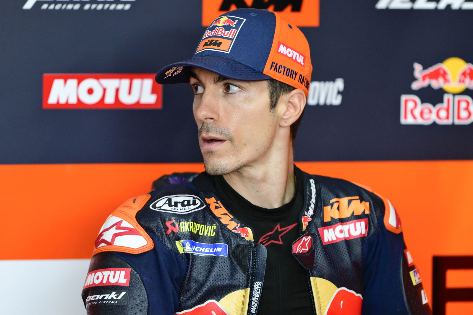 Maverick Vinales, 2025 MotoGP Indonesian Grand Prix, pit box. Credit: Gold and Goose.