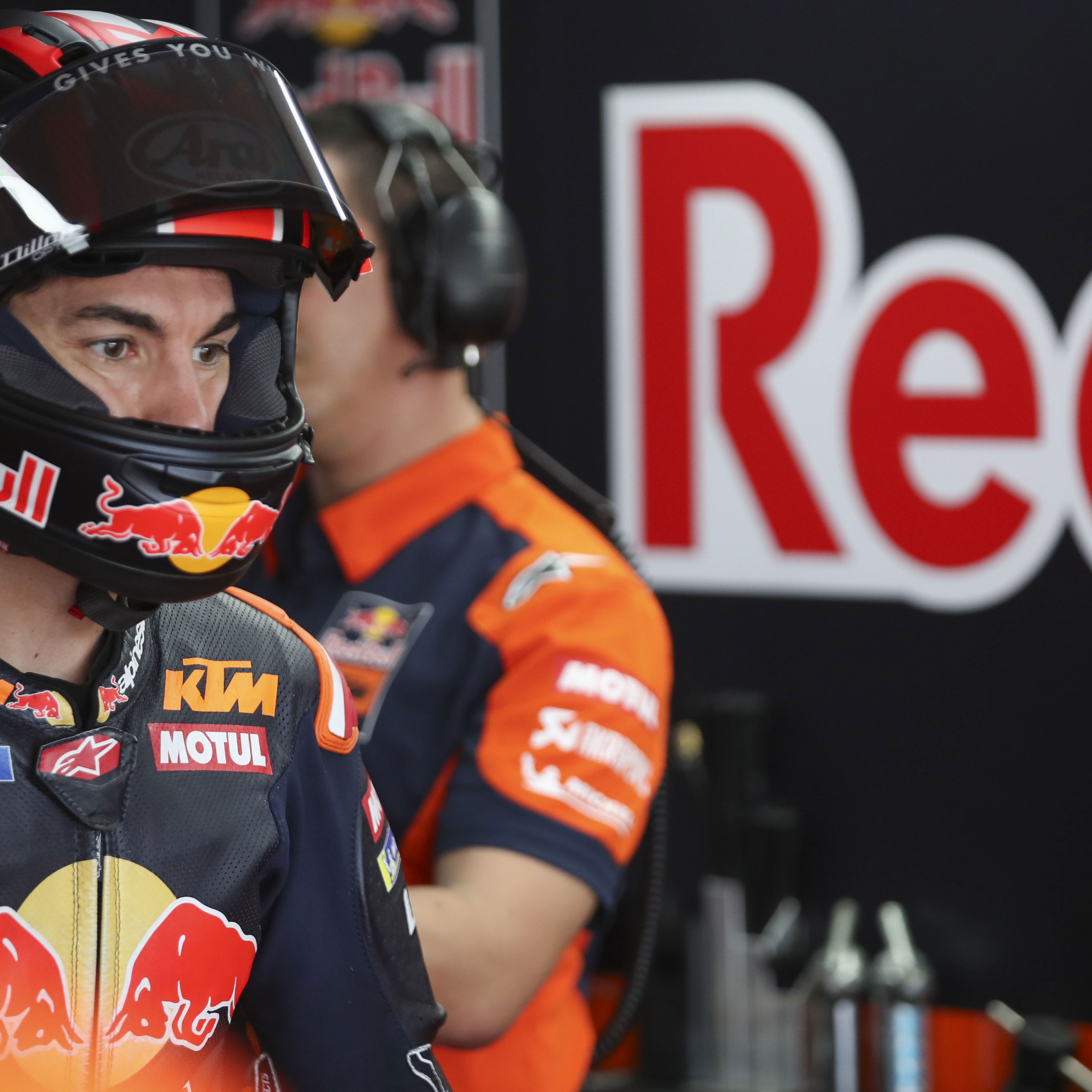 Maverick Vinales, 2025 MotoGP Indonesian Grand Prix, pit box. Credit: Gold and Goose.