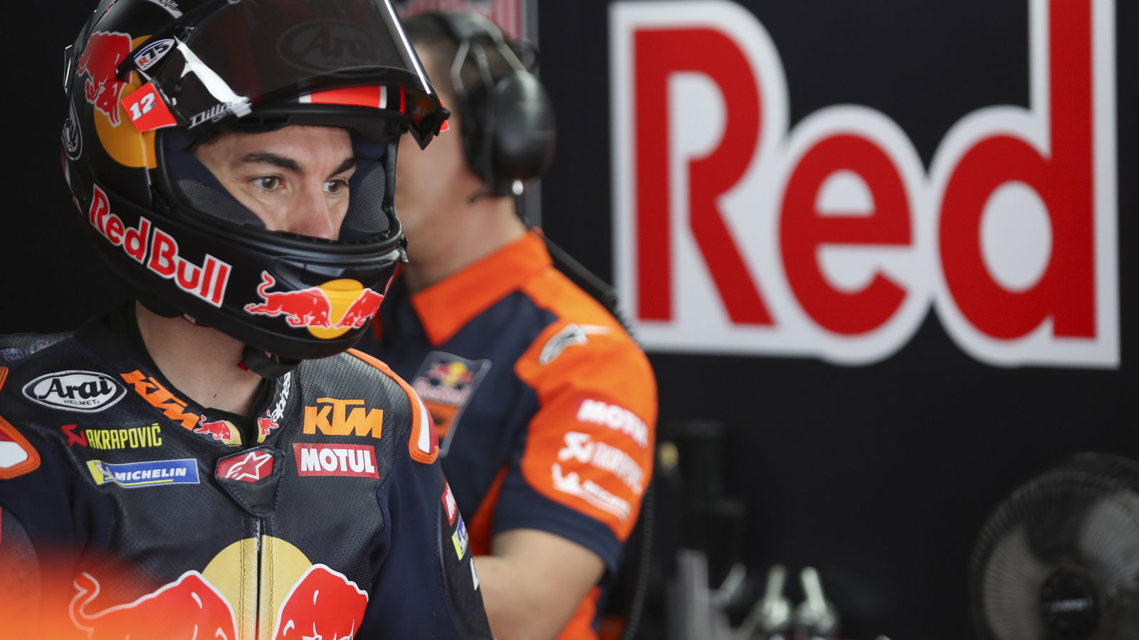Maverick Vinales, 2025 MotoGP Indonesian Grand Prix, pit box. Credit: Gold and Goose.