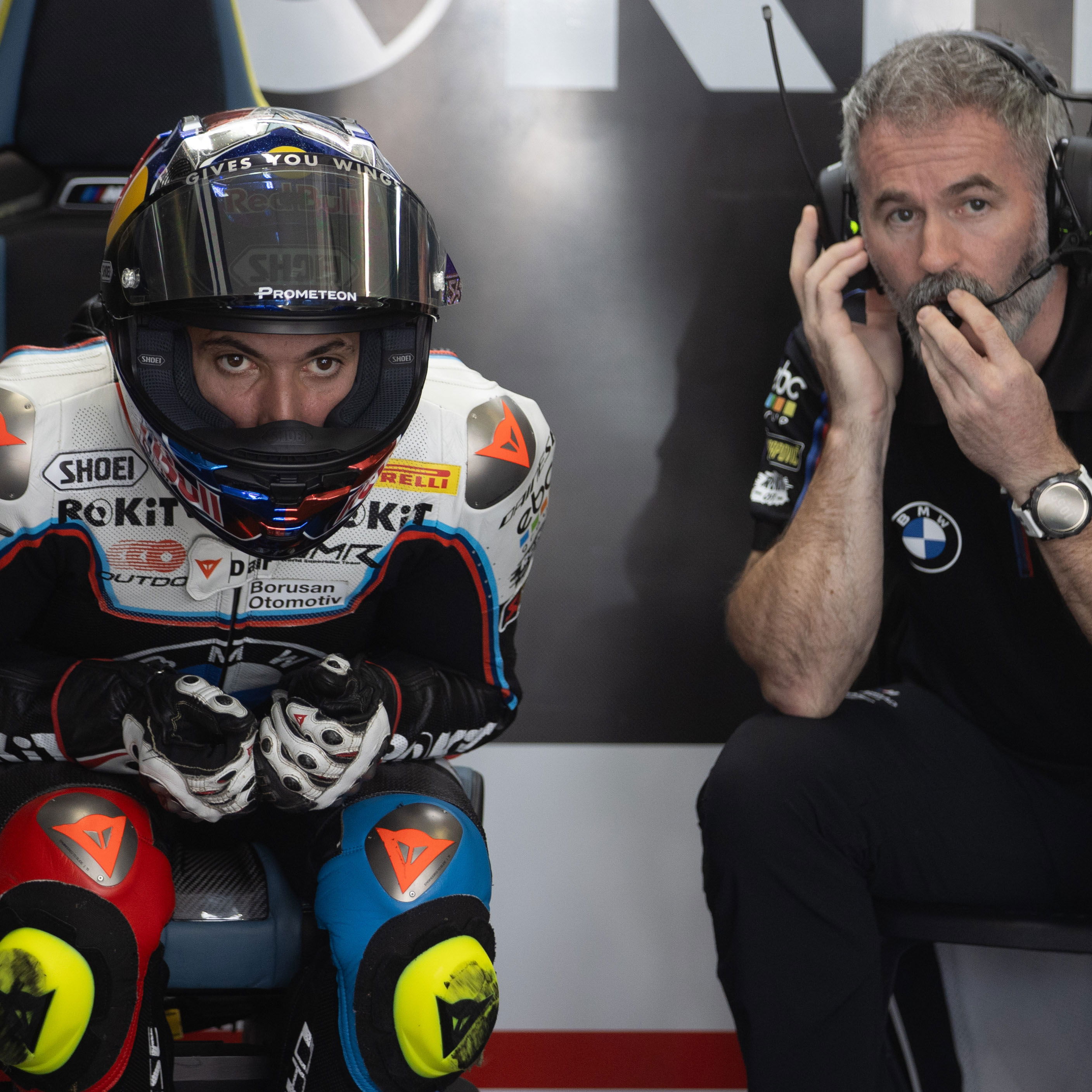 Toprak Razgatlioglu, Phil Marron, 2025 Estoril WorldSBK, pit box. Credit: Gold and Goose.