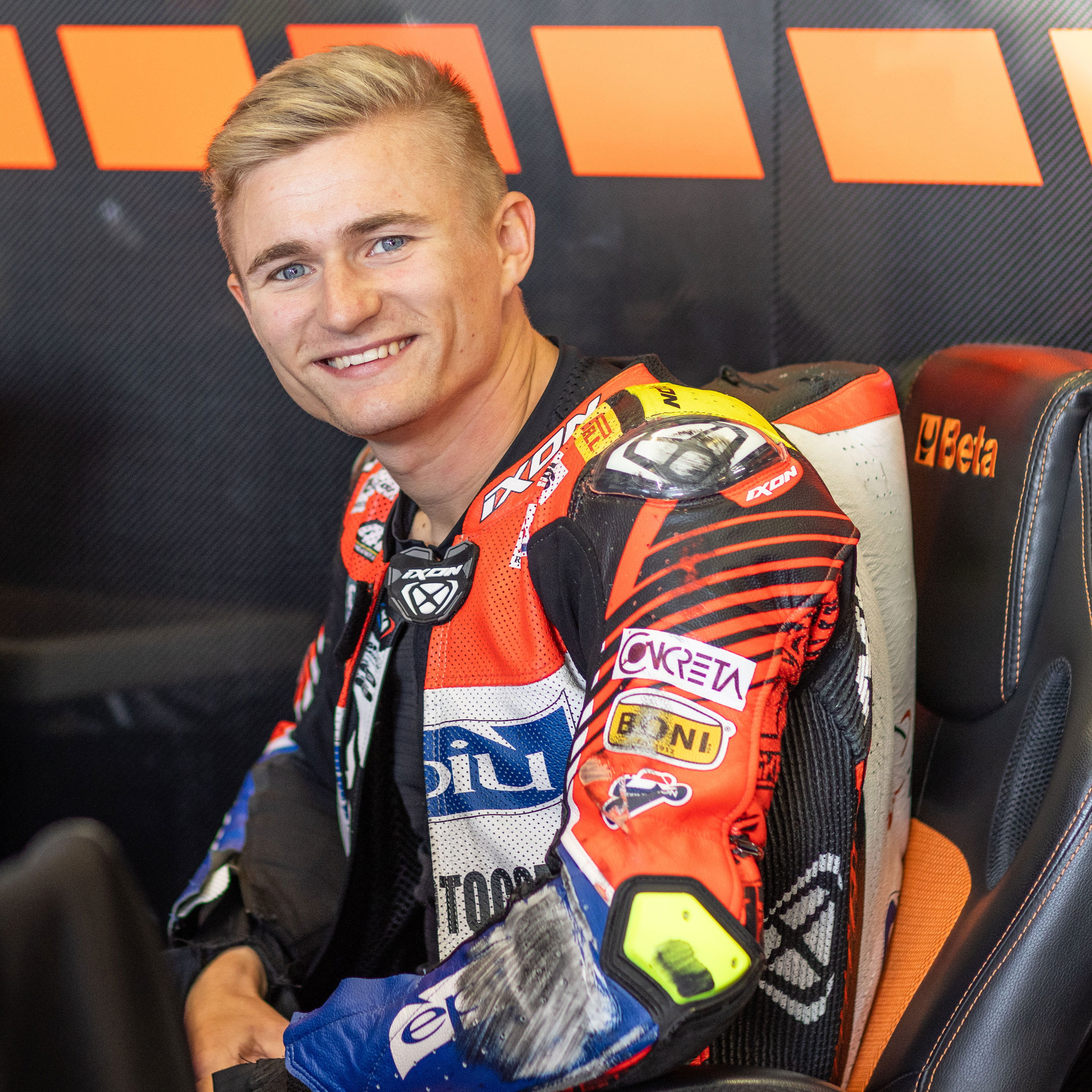 Ryan Vickers, 2025 Estoril WorldSBK, pit box. Credit: Gold and Goose.