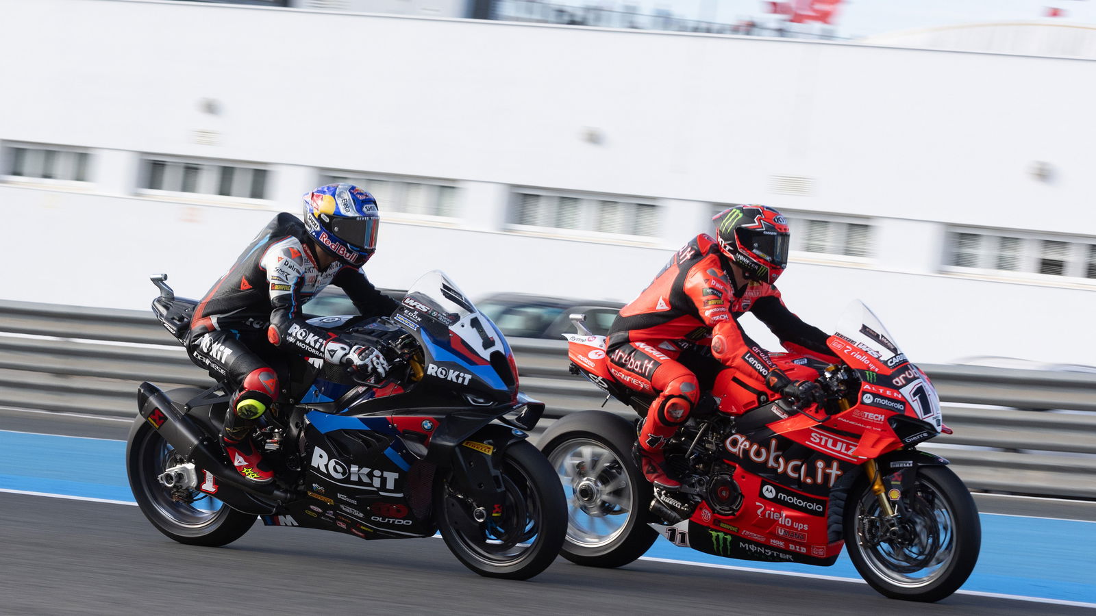 Nicolo Bulega, Toprak Razgatlioglu, 2025 Spanish WorldSBK, Superpole Race. Credit: Gold and Goose.