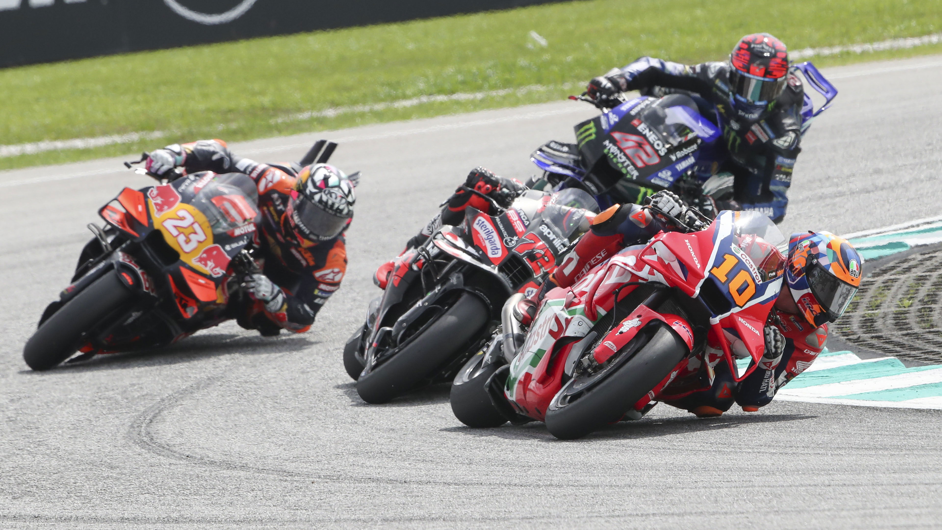 Luca Marini leads Marco Bezzecchi, 2025 MotoGP Malaysian Grand Prix, Sprint. Credit: Gold and Goose.