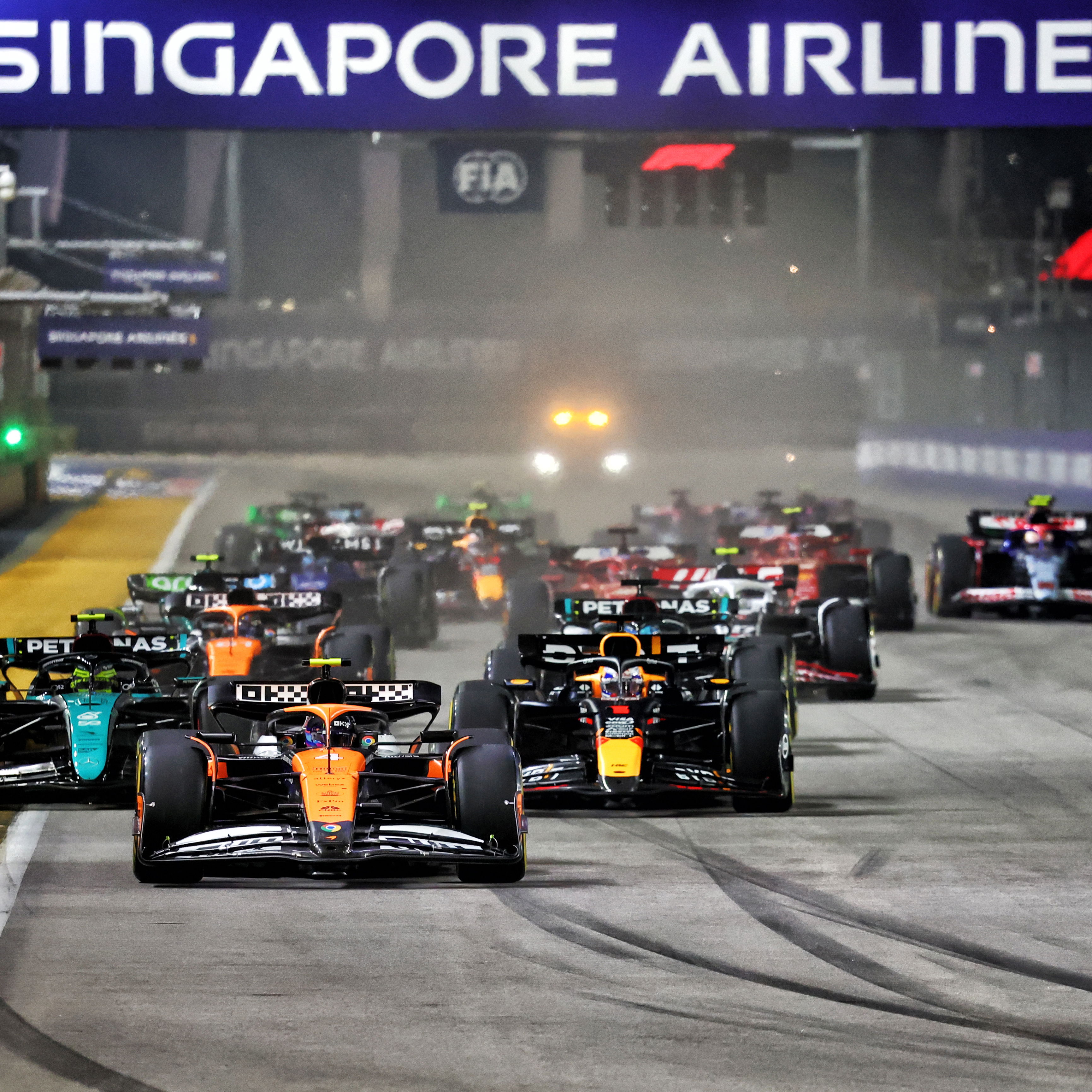 Start of the 2024 Singapore Grand Prix 