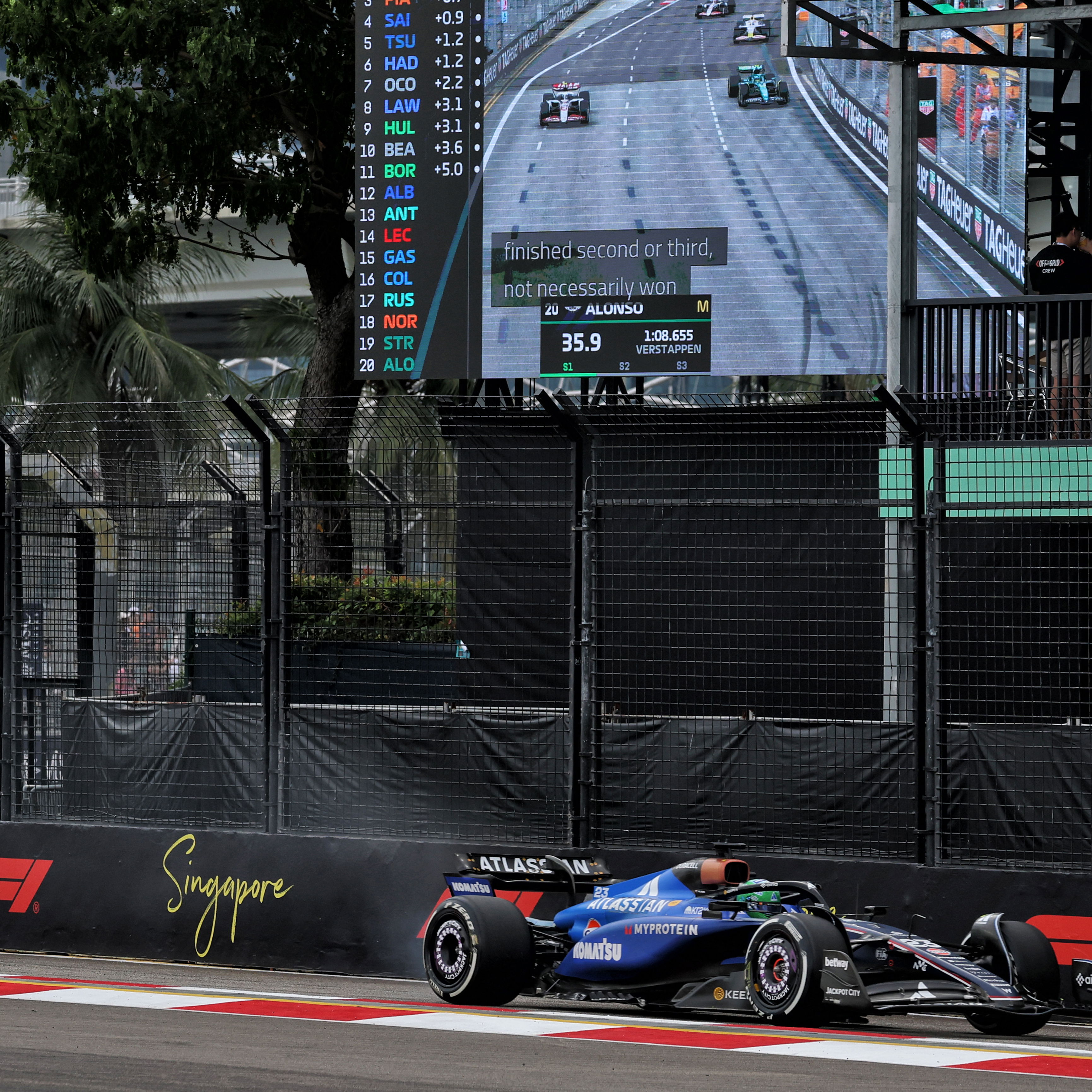 Albon returns to the pits with a brake issue 