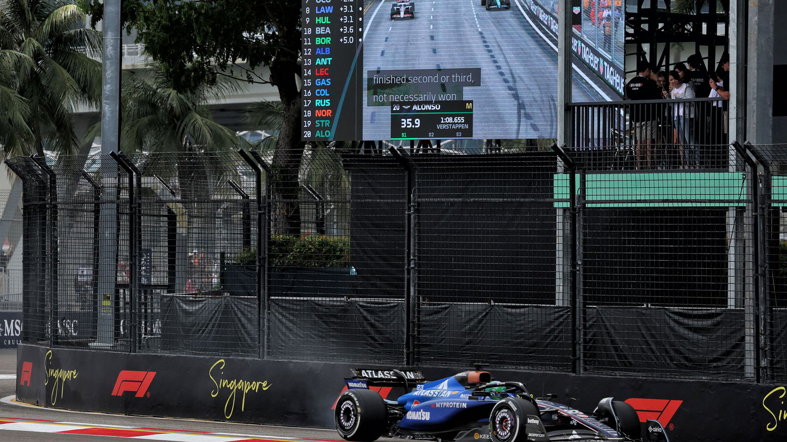 Albon returns to the pits with a brake issue 