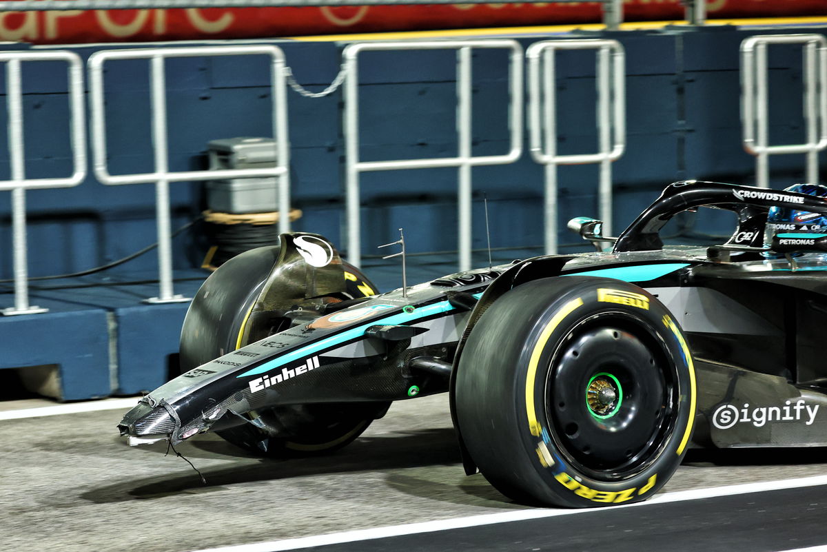 George Russell triggers FP2 stoppage after hitting barriers at F1 Singapore GP