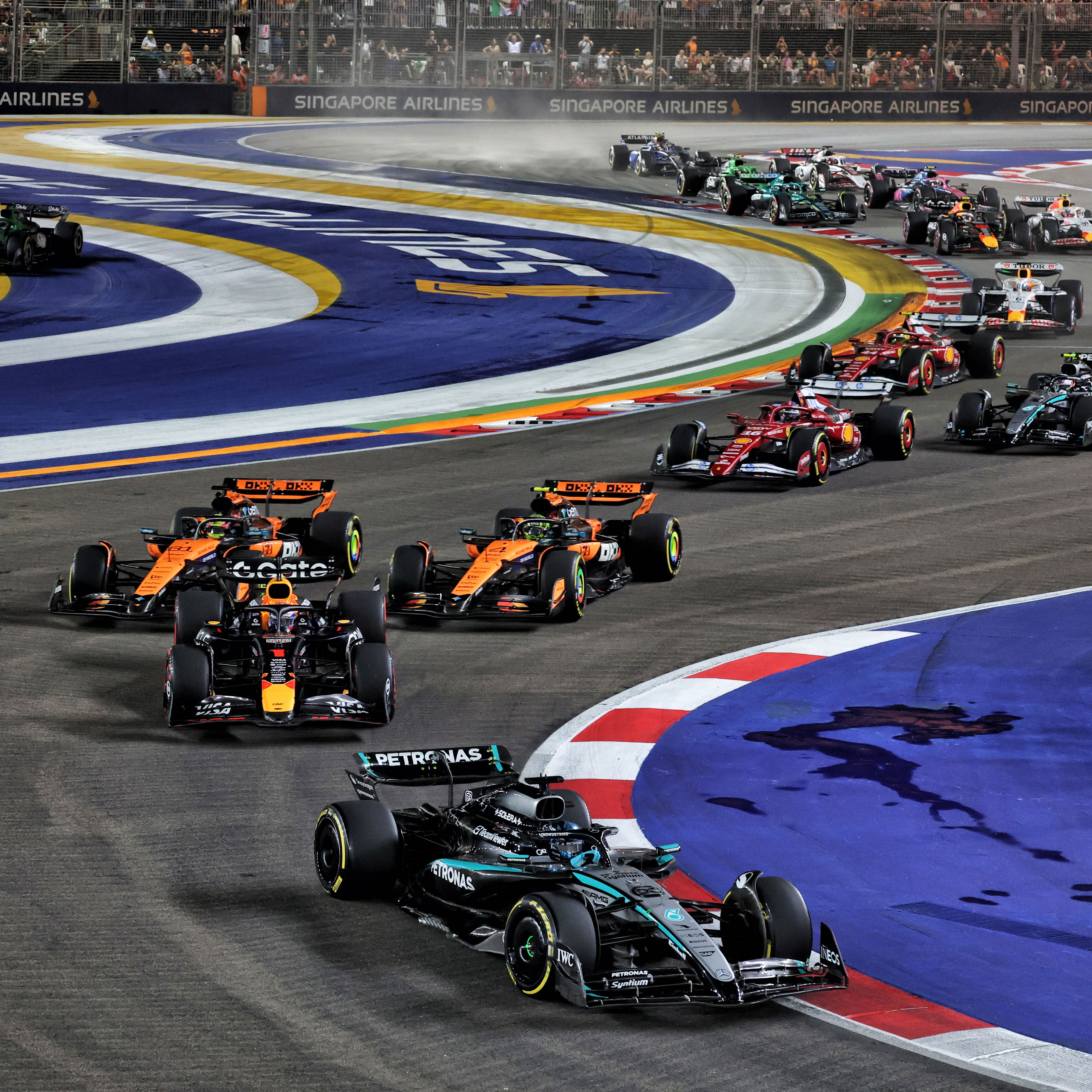 Start of the 2025 Singapore Grand Prix 