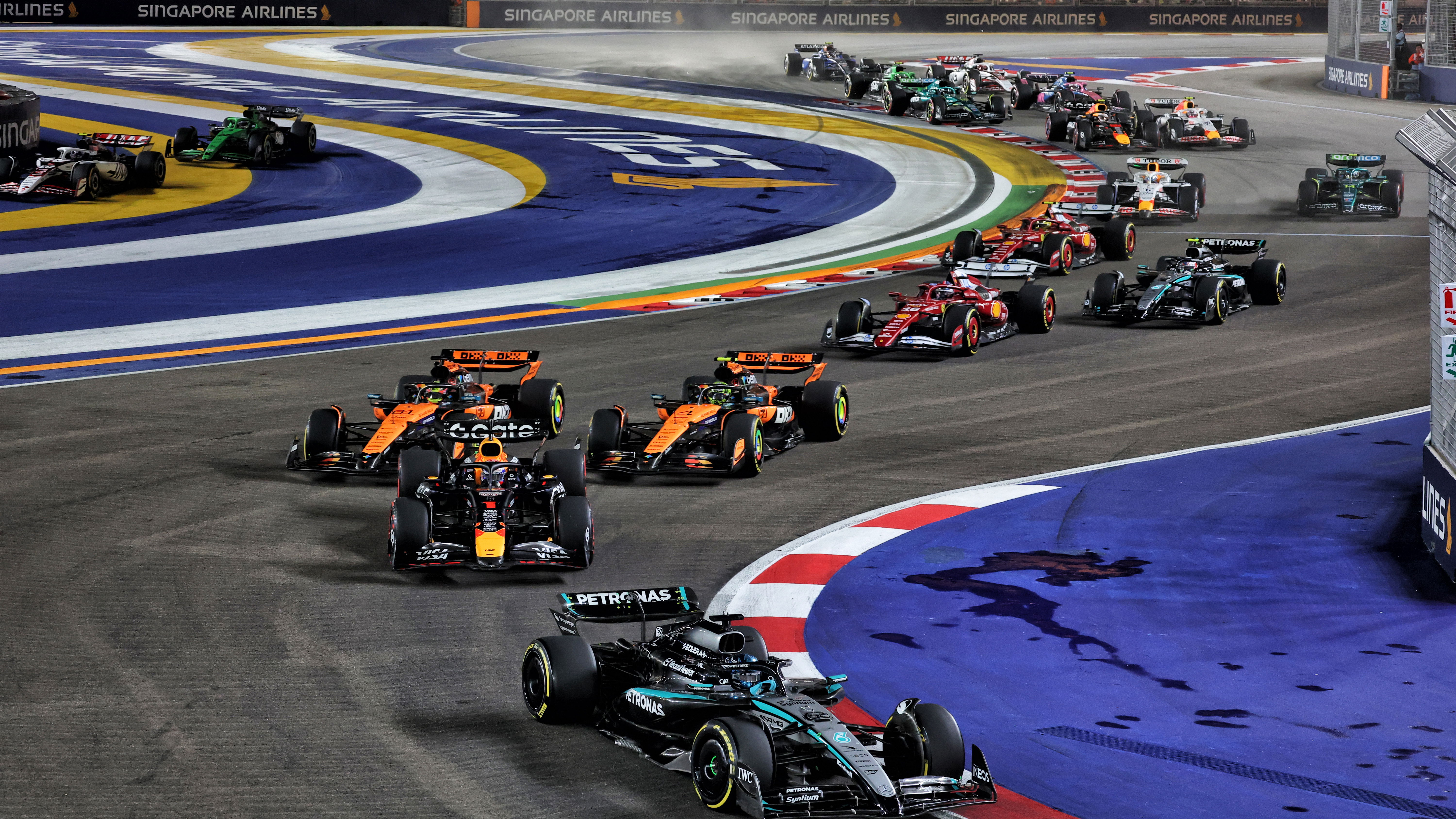 Start of the 2025 Singapore Grand Prix 