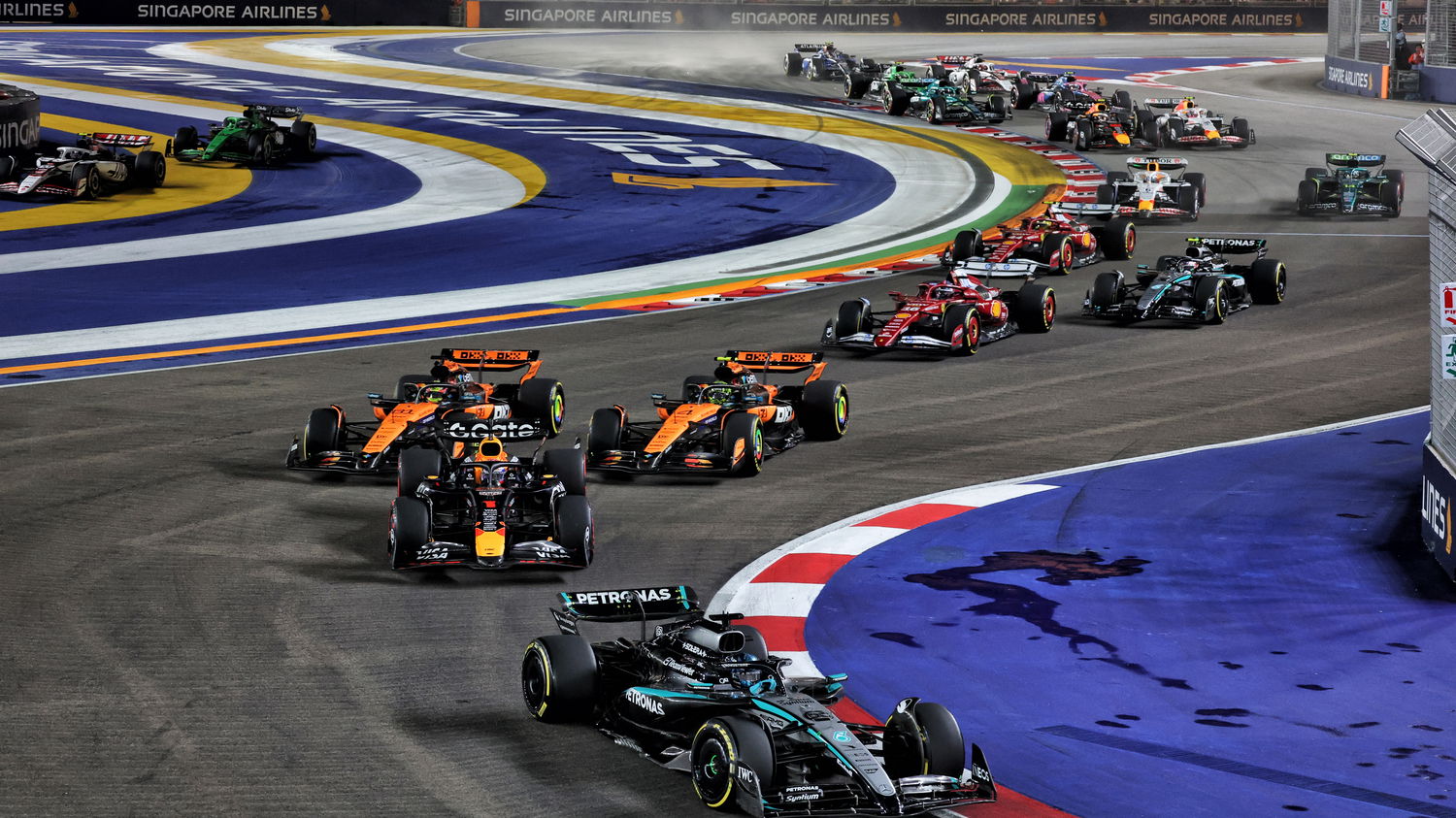 Start of the 2025 Singapore Grand Prix