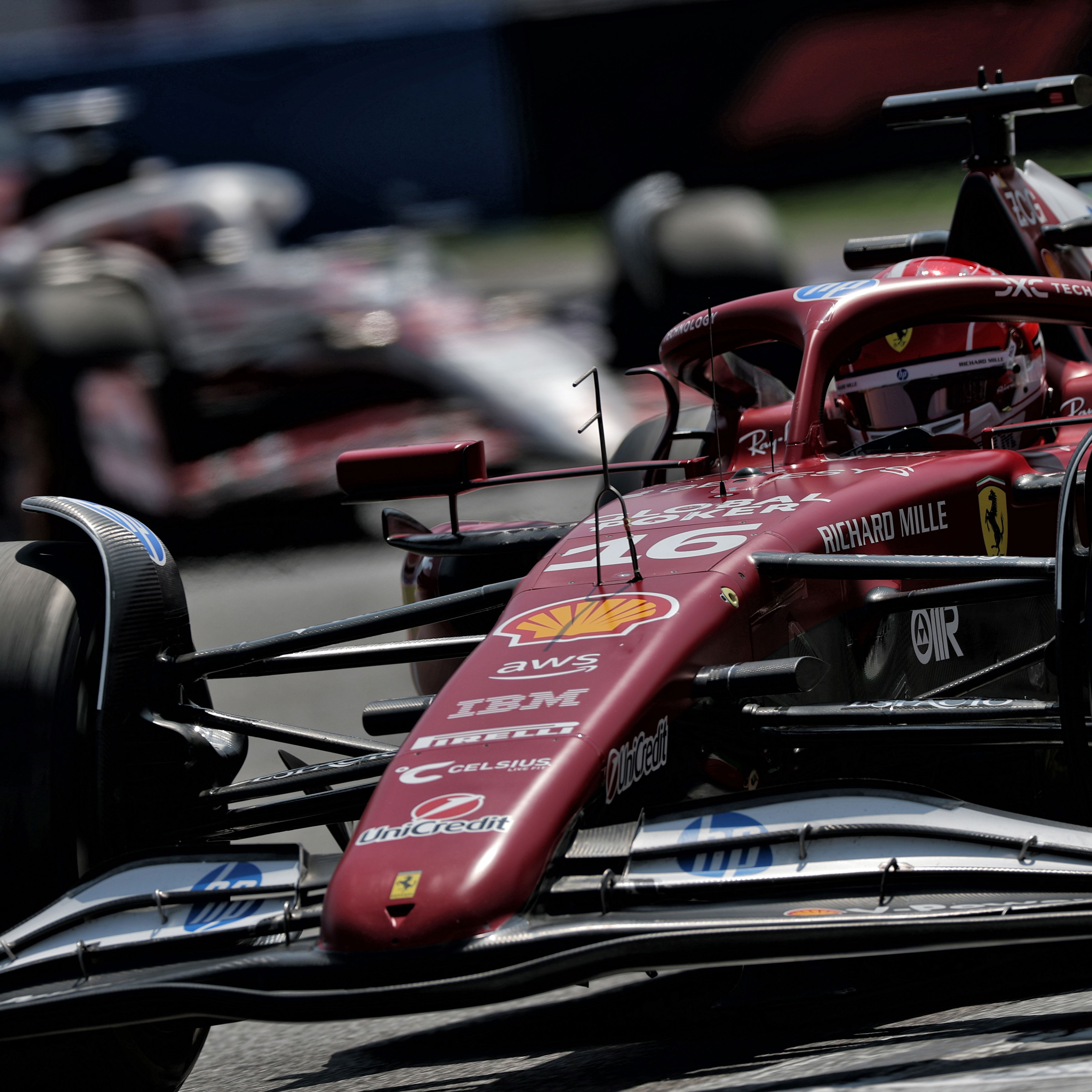 Leclerc set the pace in FP1