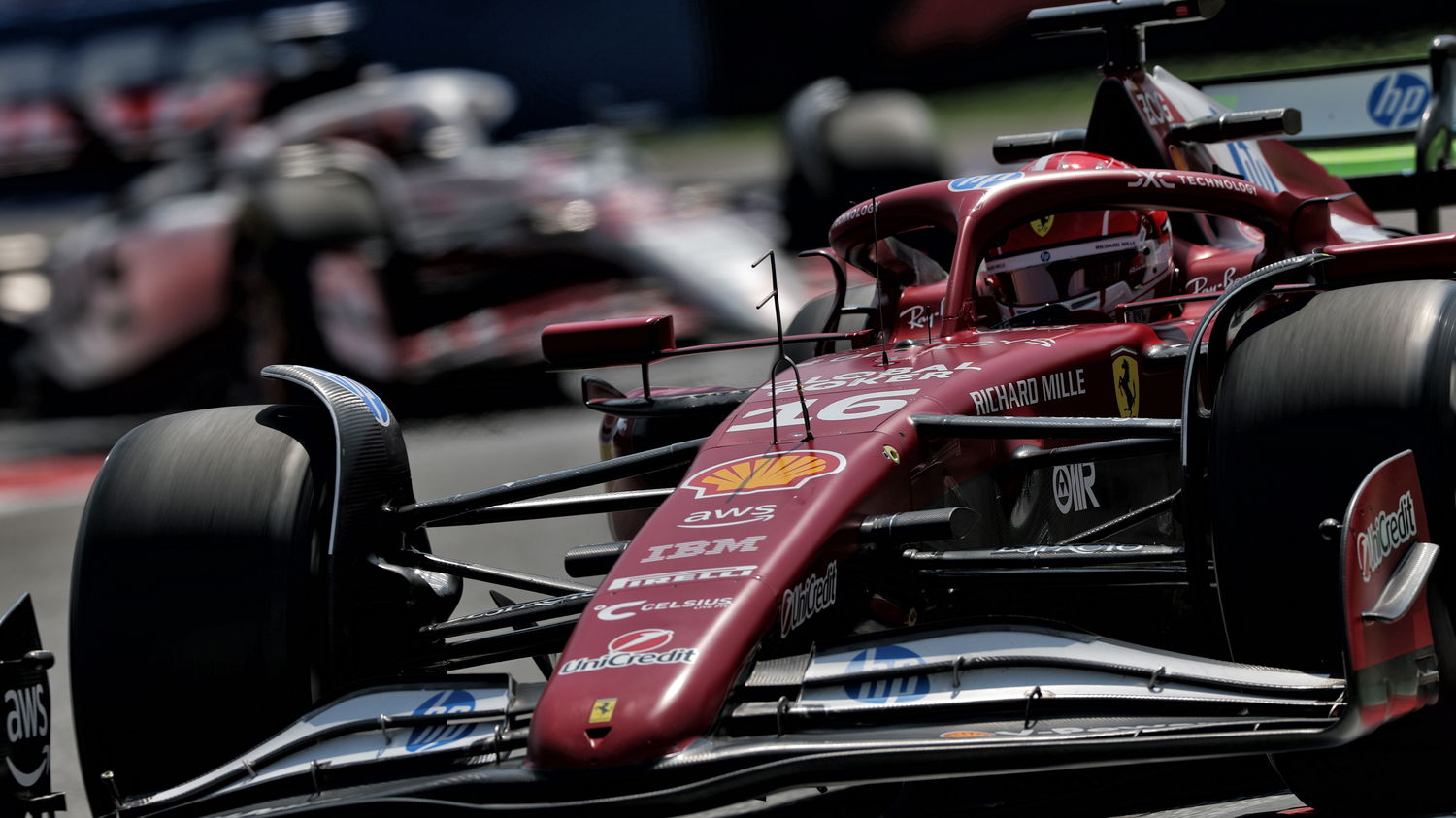 Leclerc set the pace in FP1