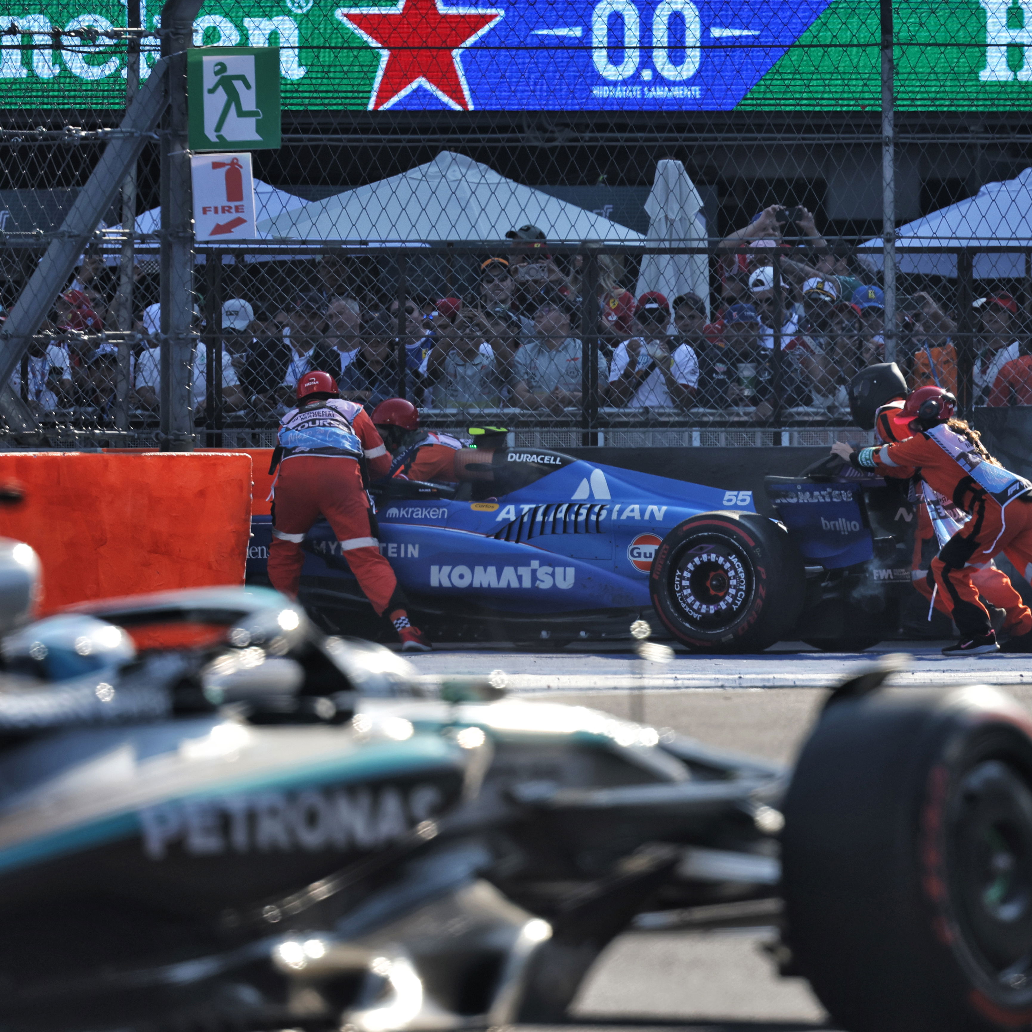 Sainz stopped in the final sector