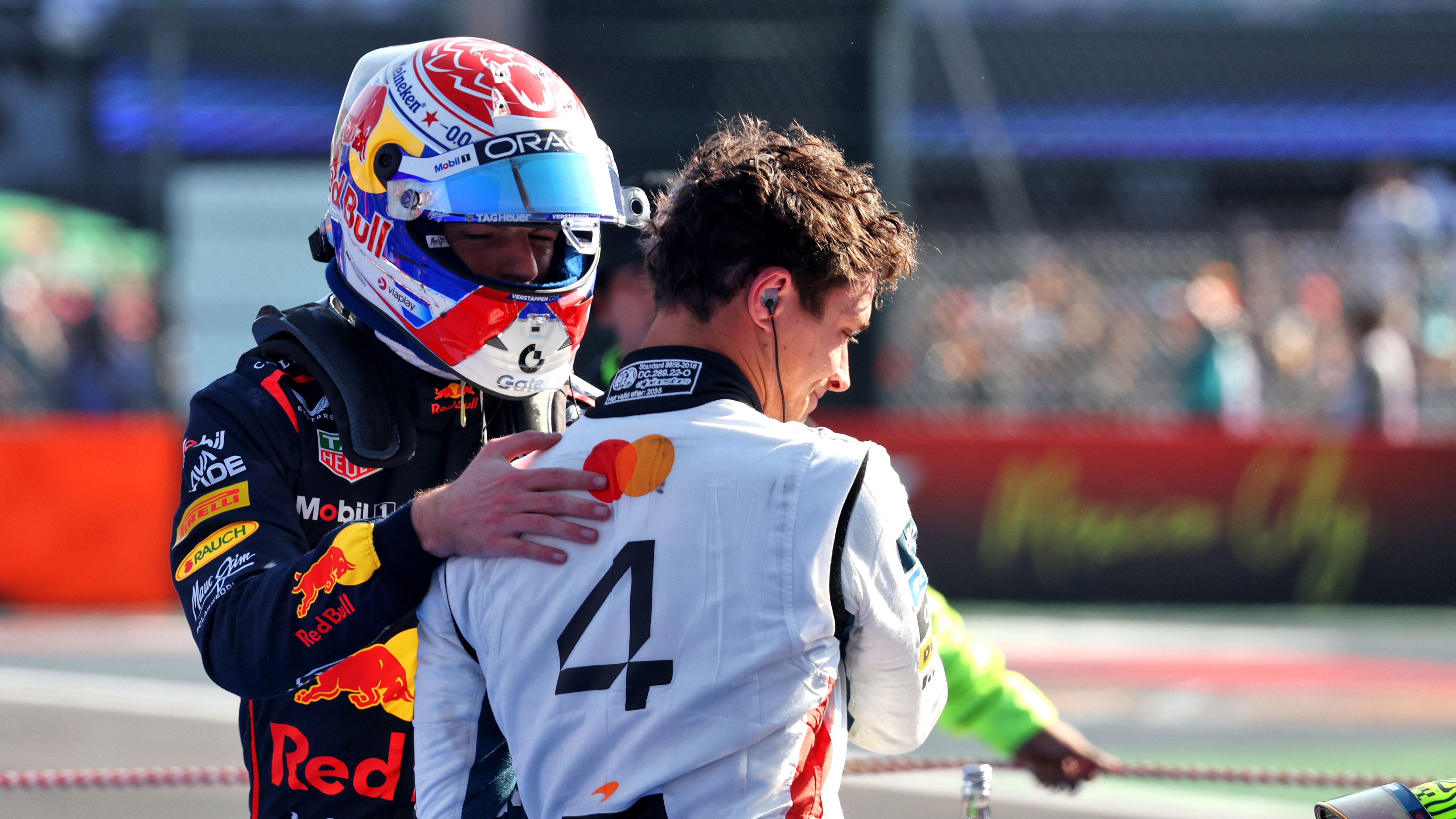 Verstappen congratulates Norris after his victory 