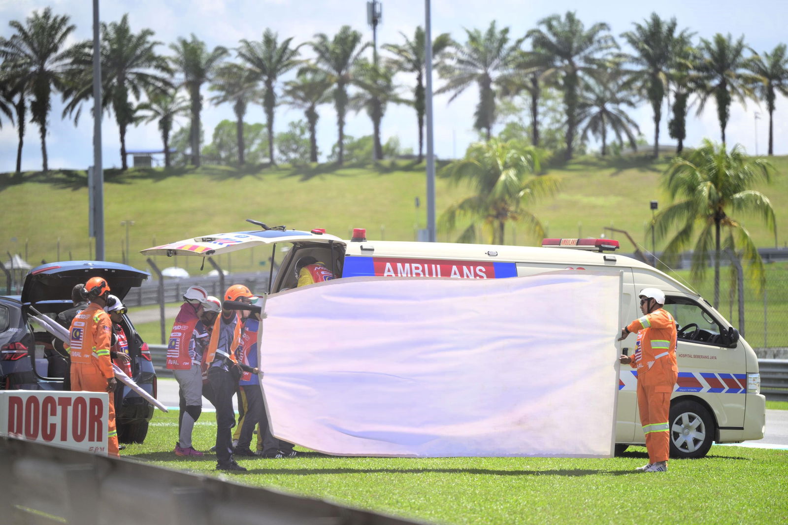Aftermath of Rueda and Dettwiler Moto3 sighting lap incident, 2025 Malaysian MotoGP