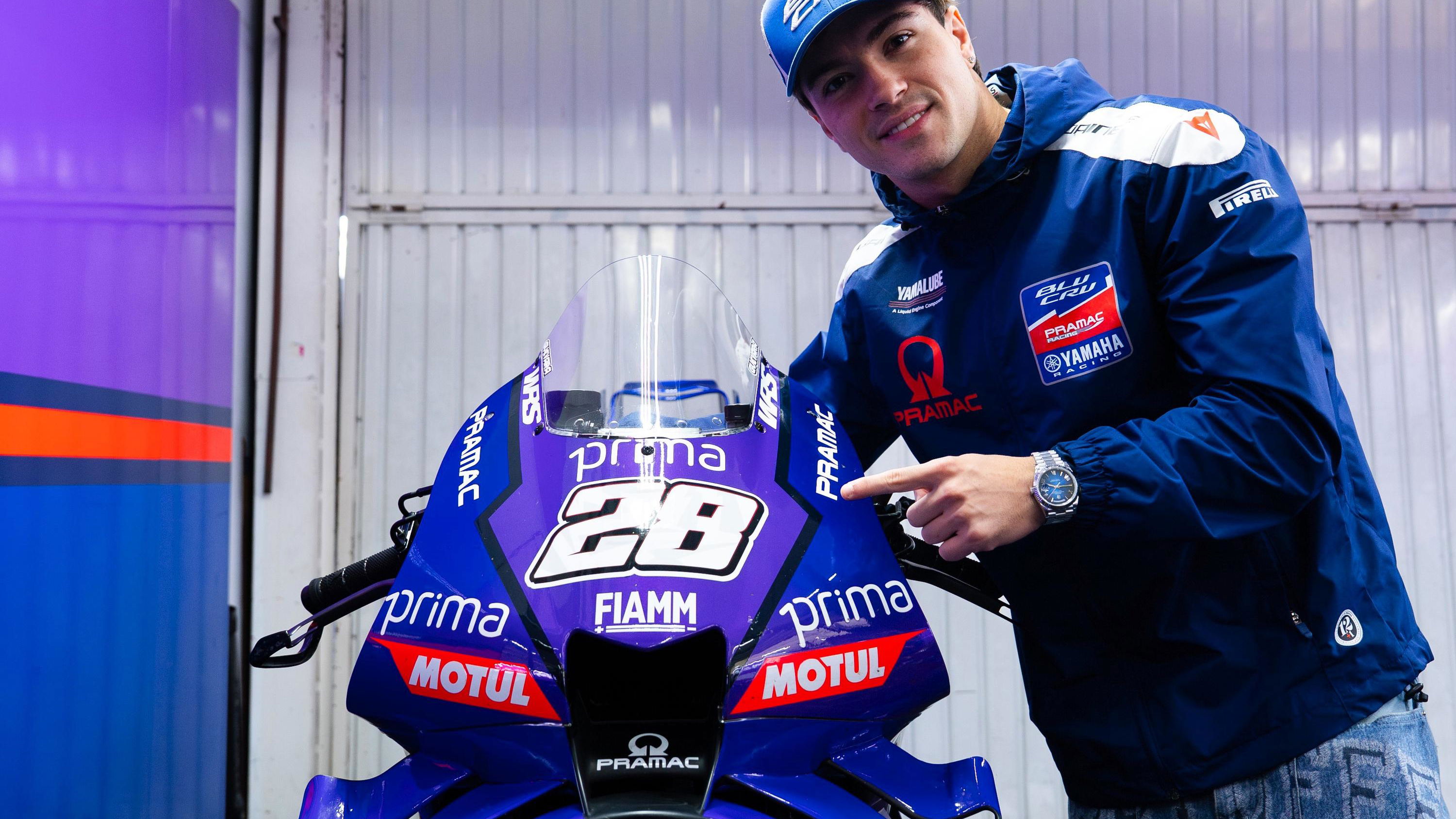 Izan Guevara rides Pramac Yamaha at Valencia