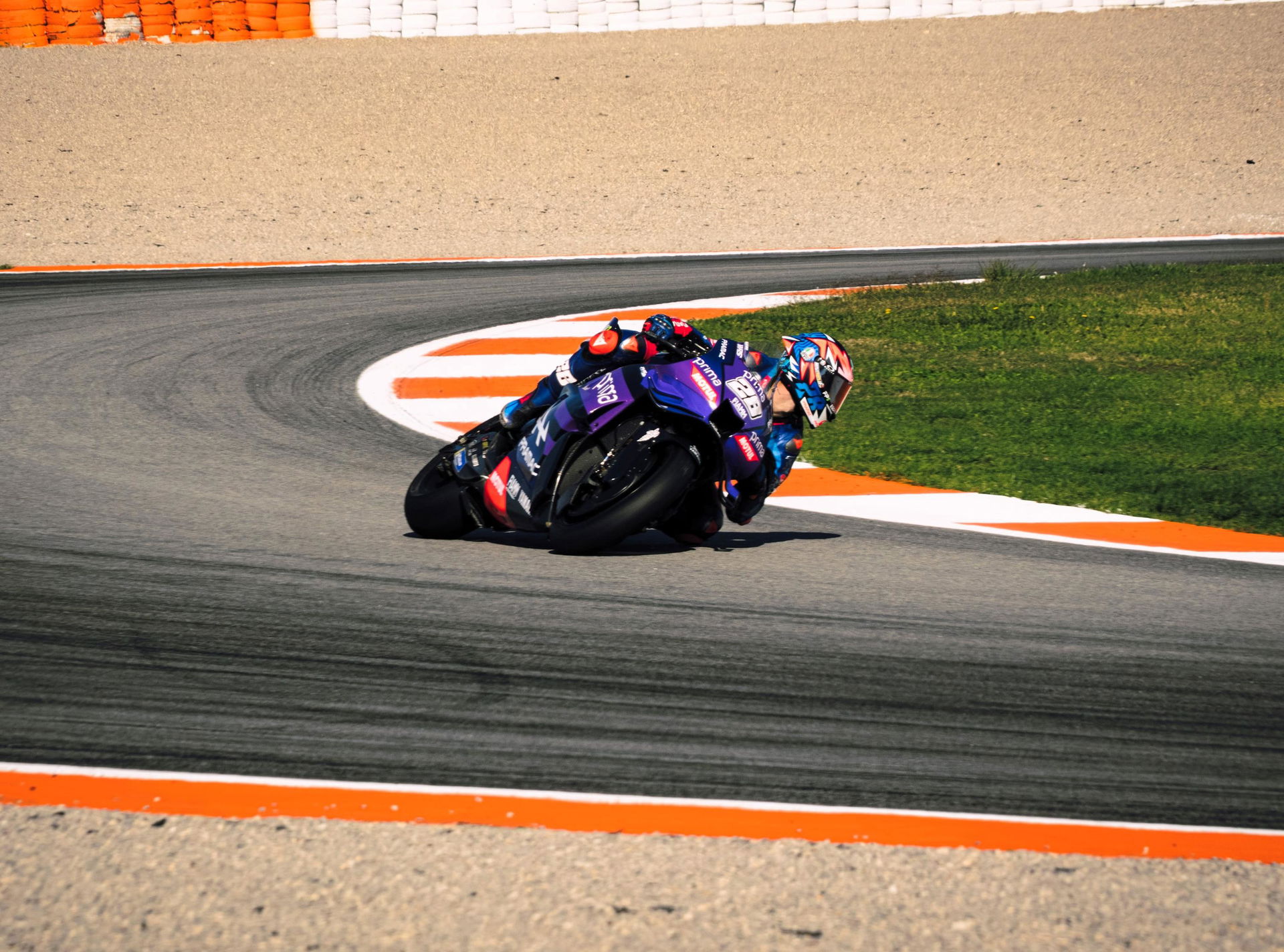 Izan Guevara rides Pramac Yamaha at Valencia