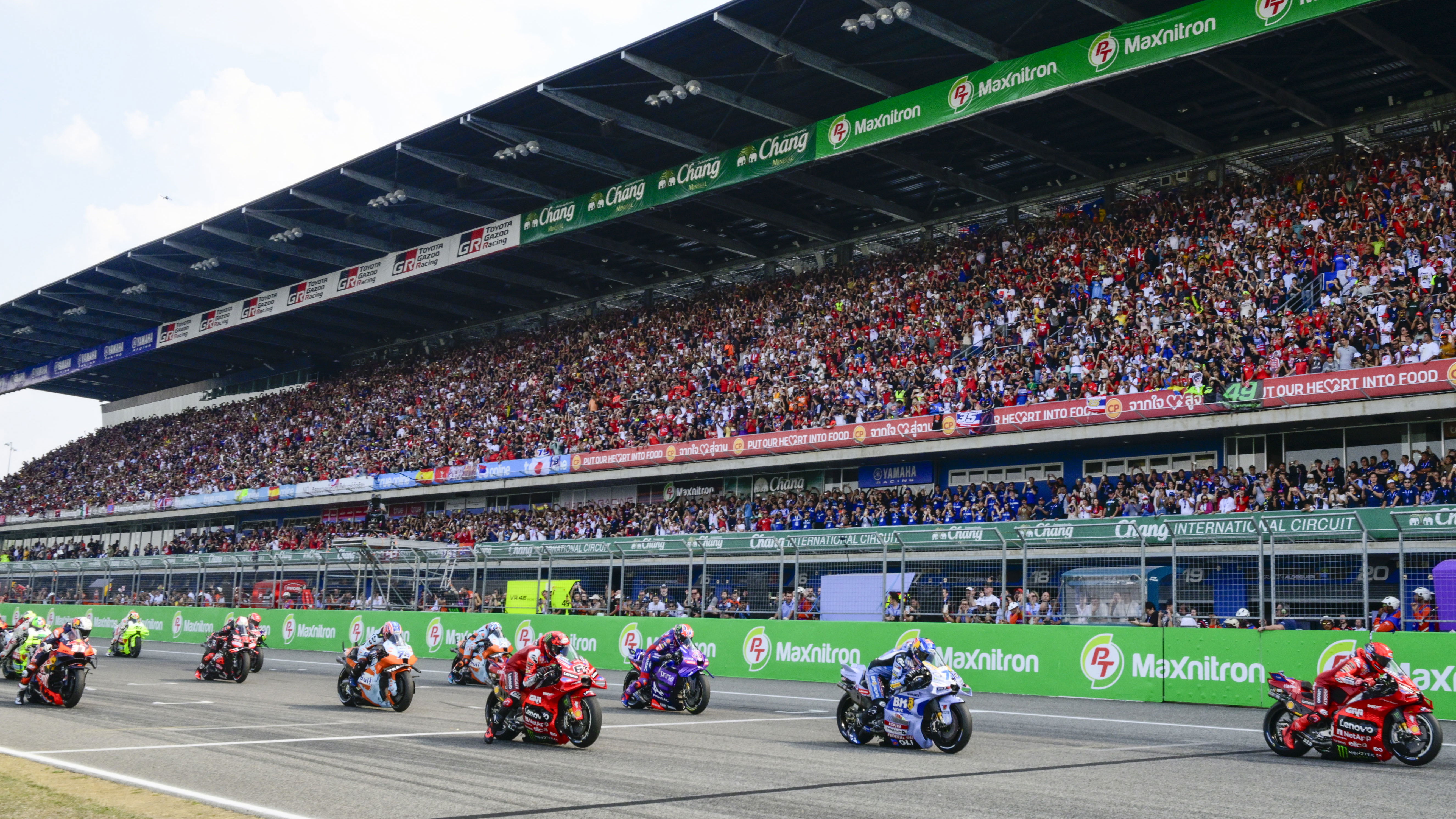 2025 MotoGP Thai Grand Prix, race start. Credit: Gold and Goose.