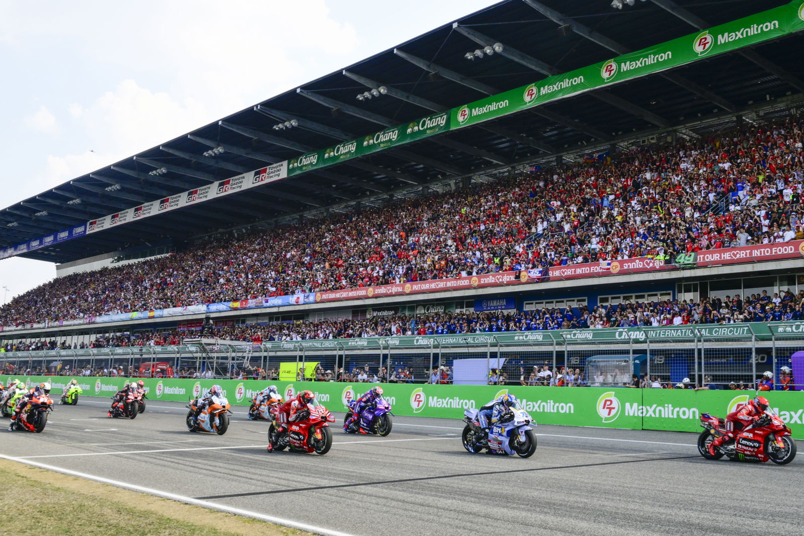 2025 MotoGP Thai Grand Prix, race start. Credit: Gold and Goose.