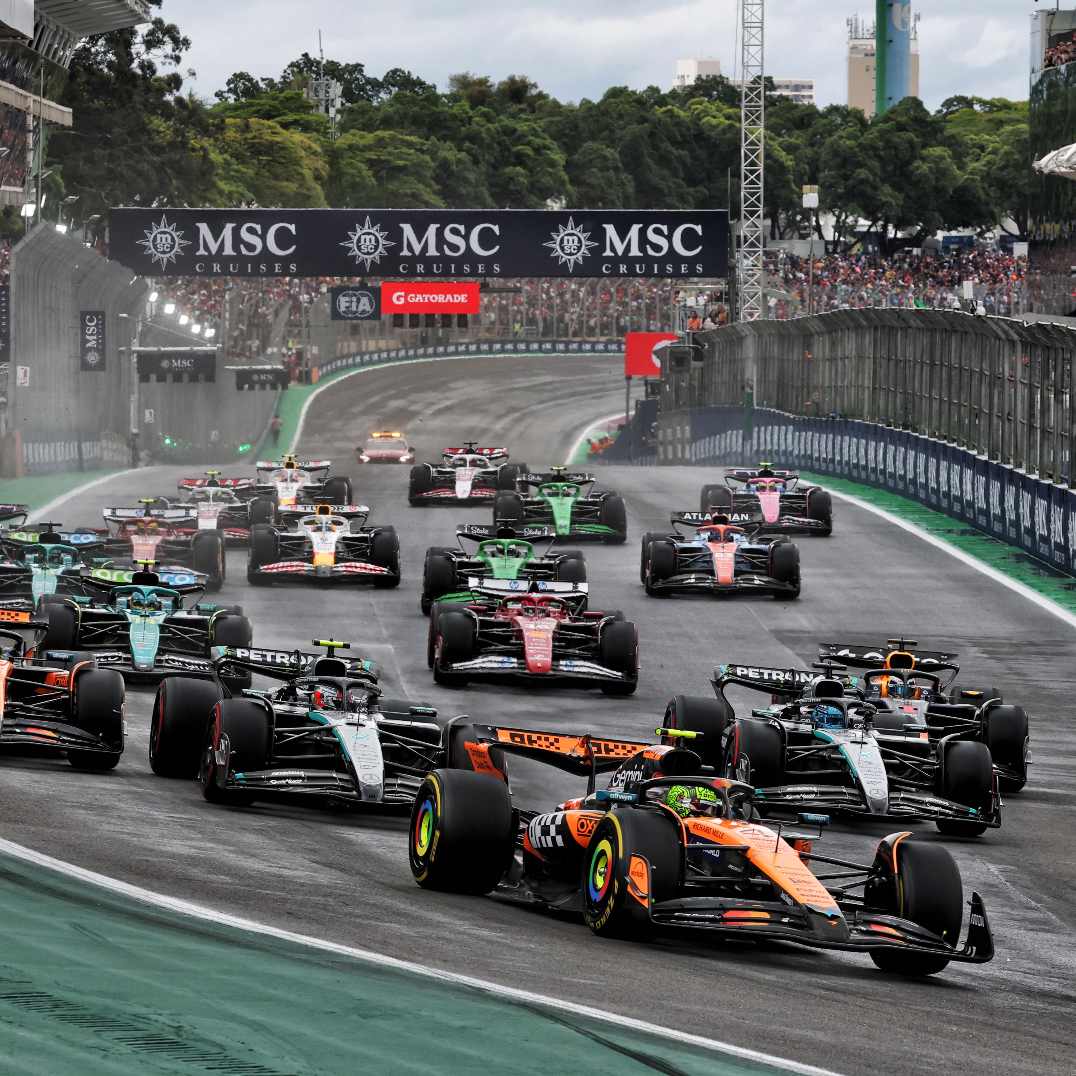 Norris leads at the start of the sprint race