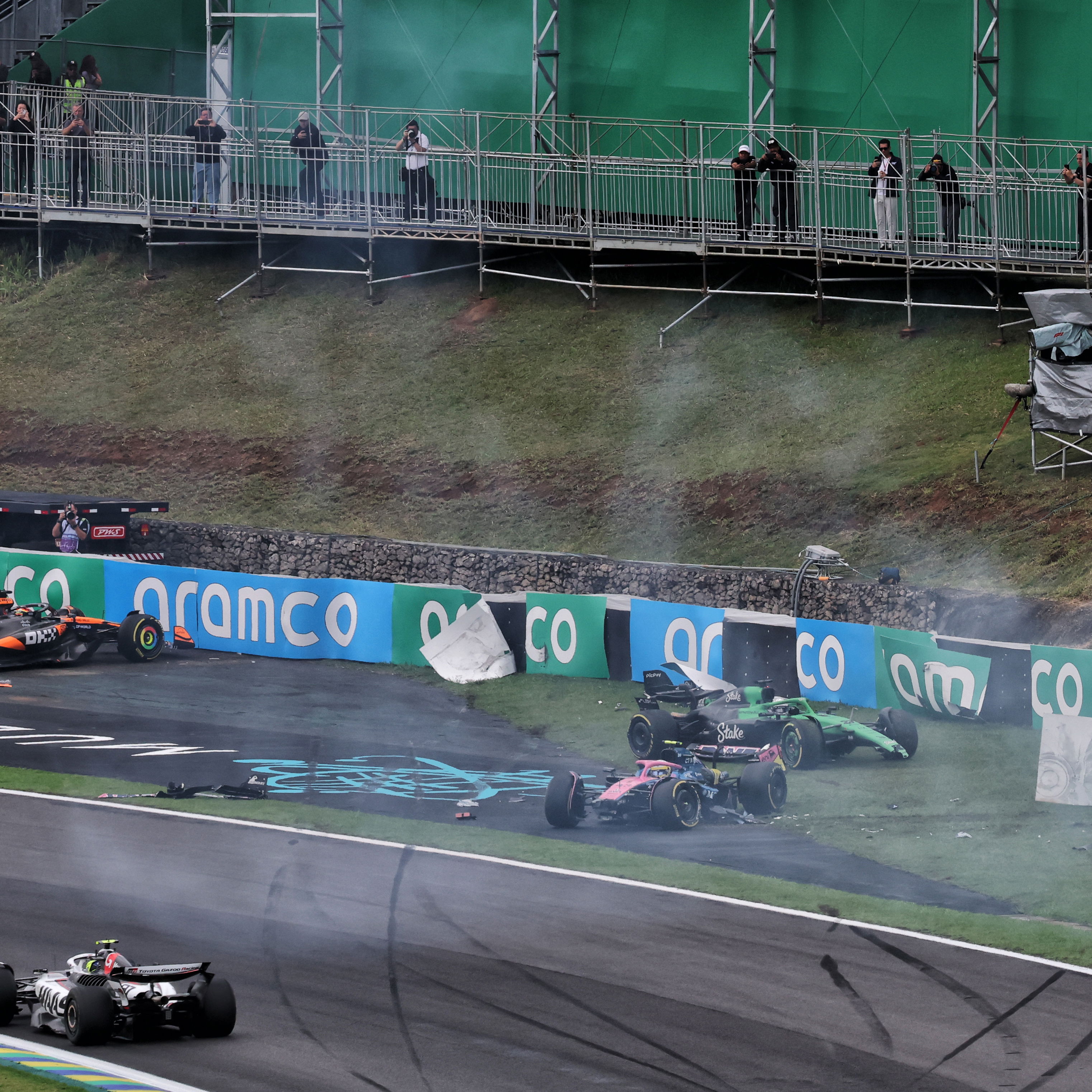 Piastri, Hulkenberg and Colapinto all crashed